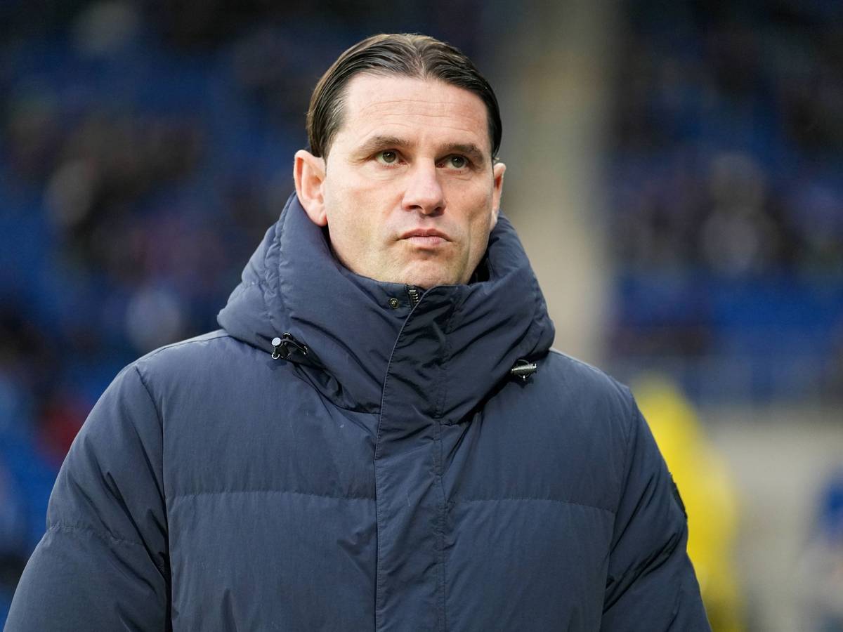 Gerardo Seoane an der Seitenlinie.