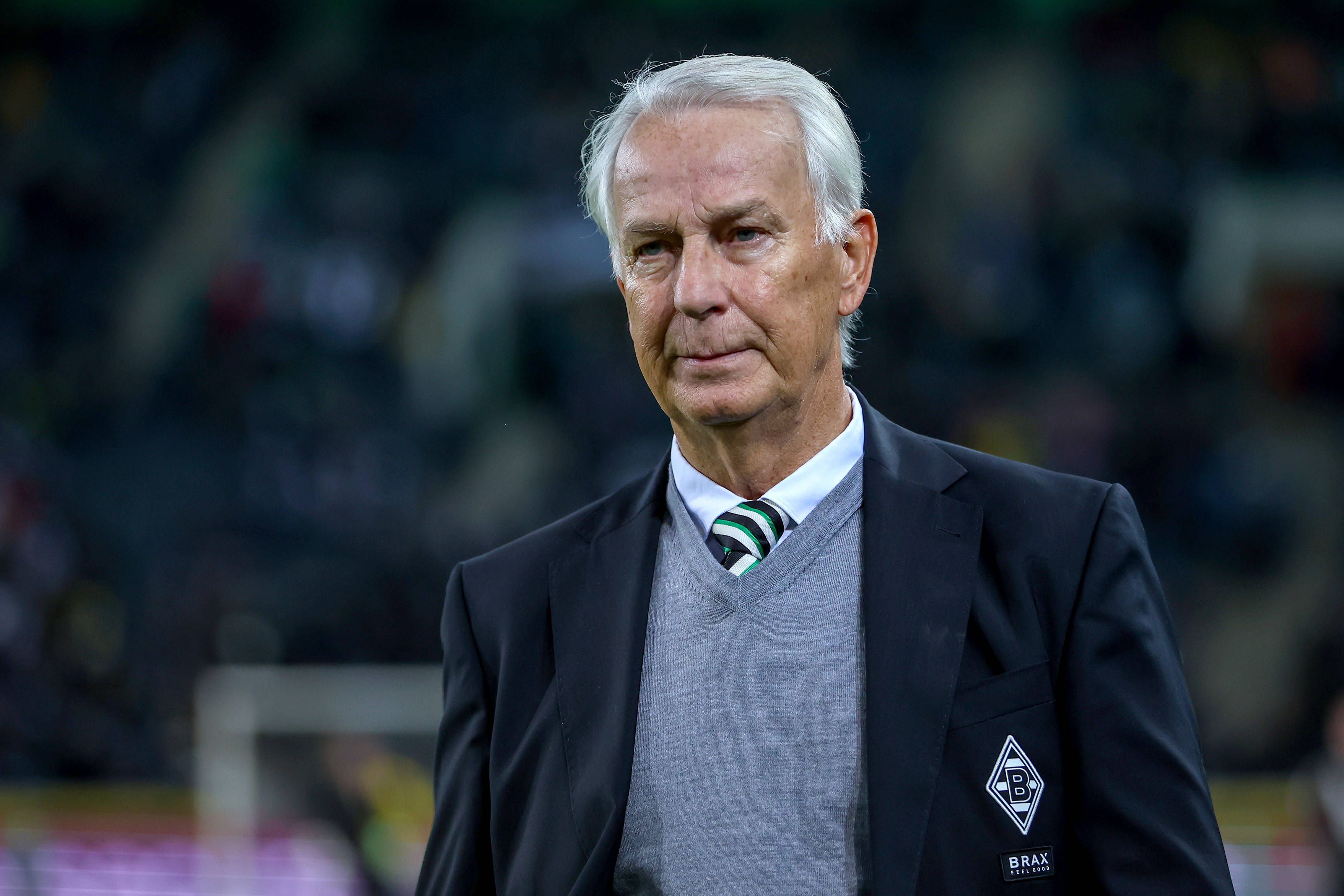 Rainer Bonhof beim Spiel von Borussia Mönchengladbach im Stadion.