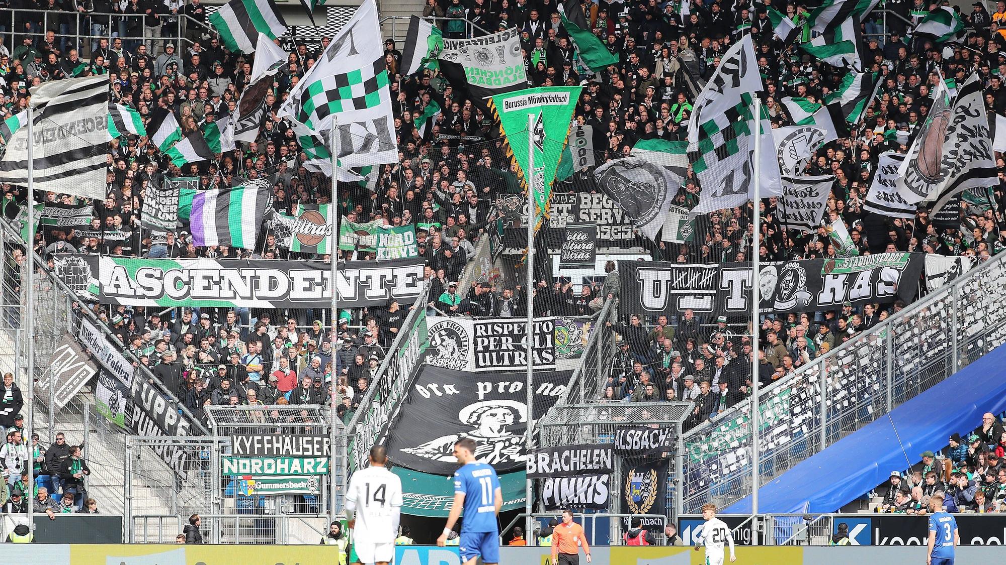 Gladbach-Fans bei einem Gastspiel in Sinsheim.