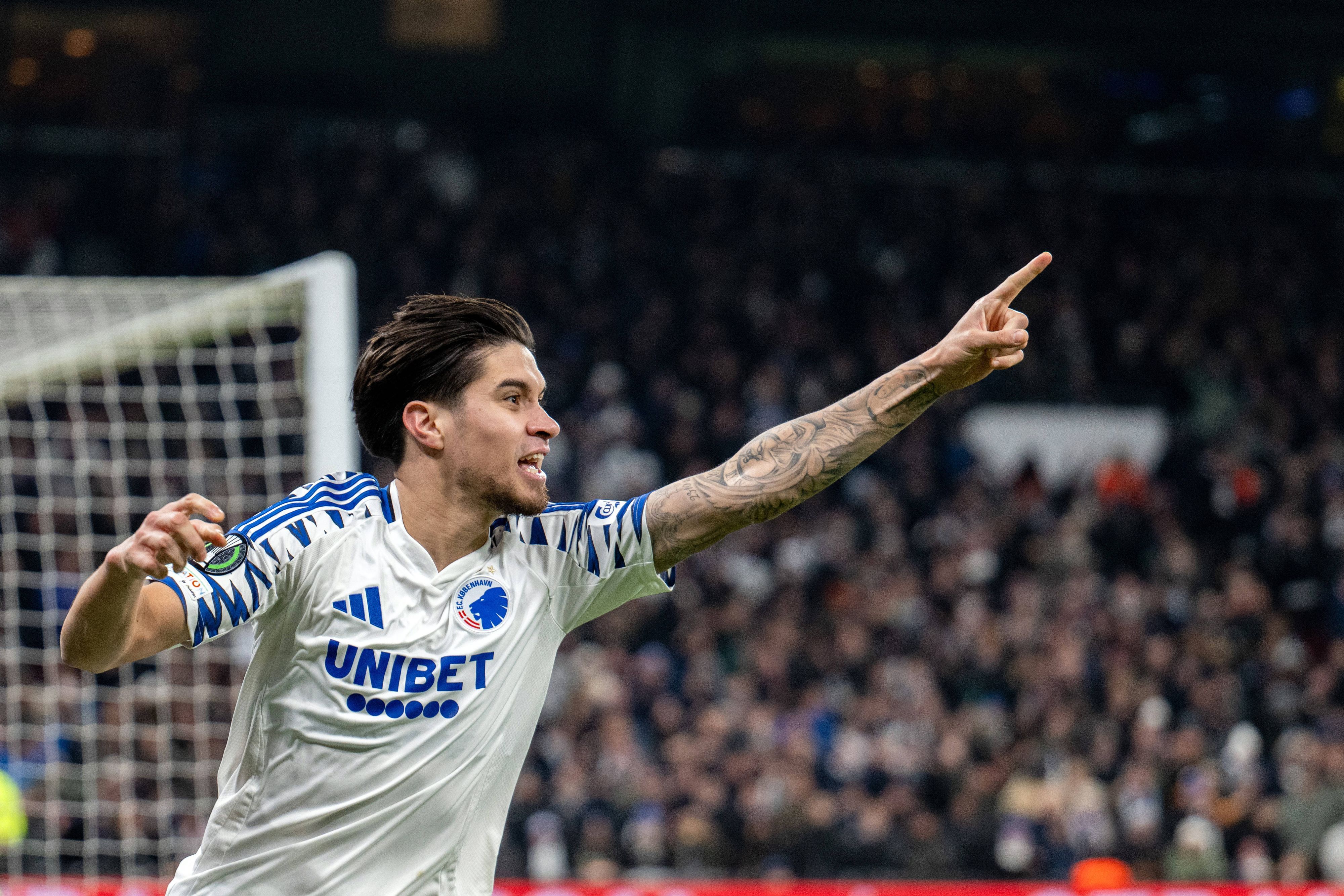 Kevin Diks jubelt euphorisch.