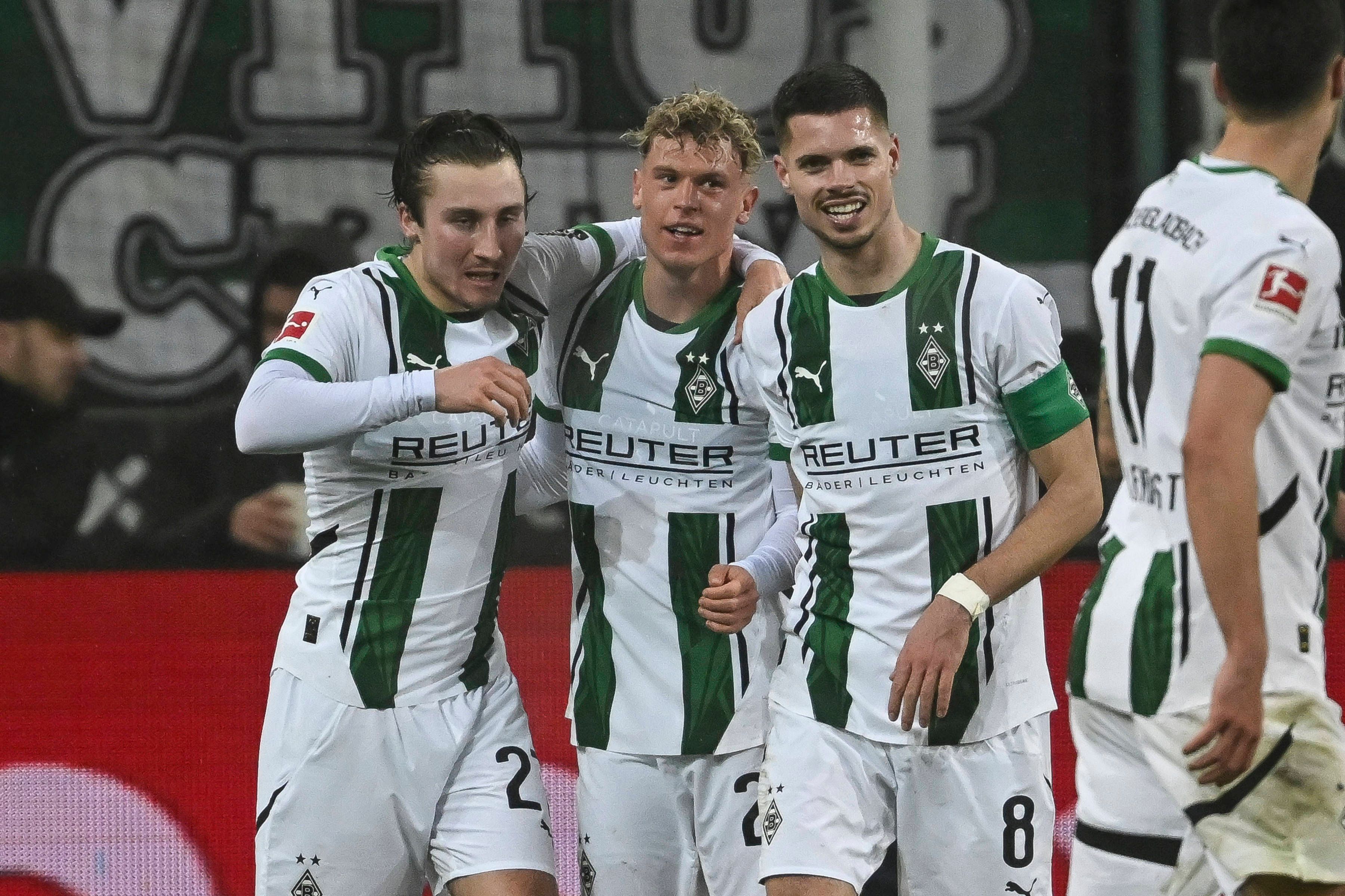 Rocco Reitz, Robin Hack und Julian Weigl bejubeln das 2:0.