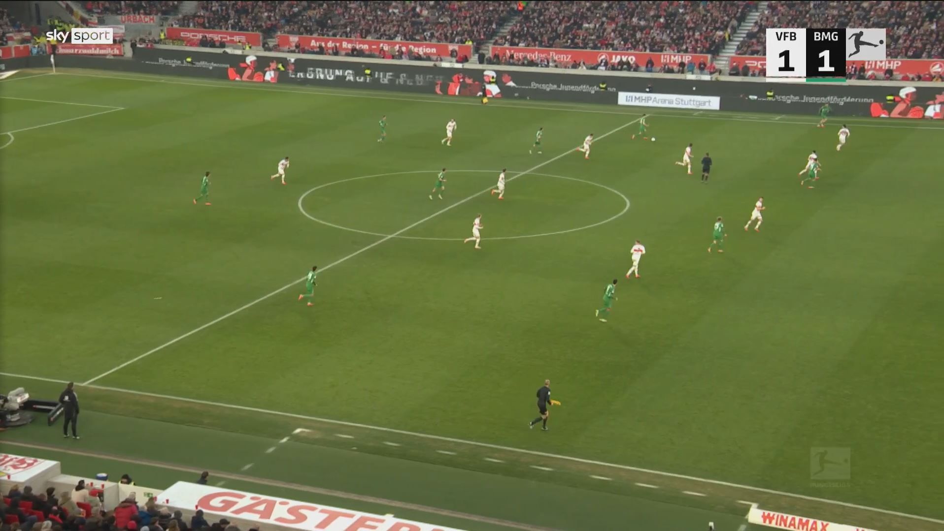 Blick auf den Angriff von Borussia Mönchengladbach, der im Bundesliga-Spiel beim VfB Stuttgart zum 2:1-Siegtreffer durch Tim Kleindienst führt.