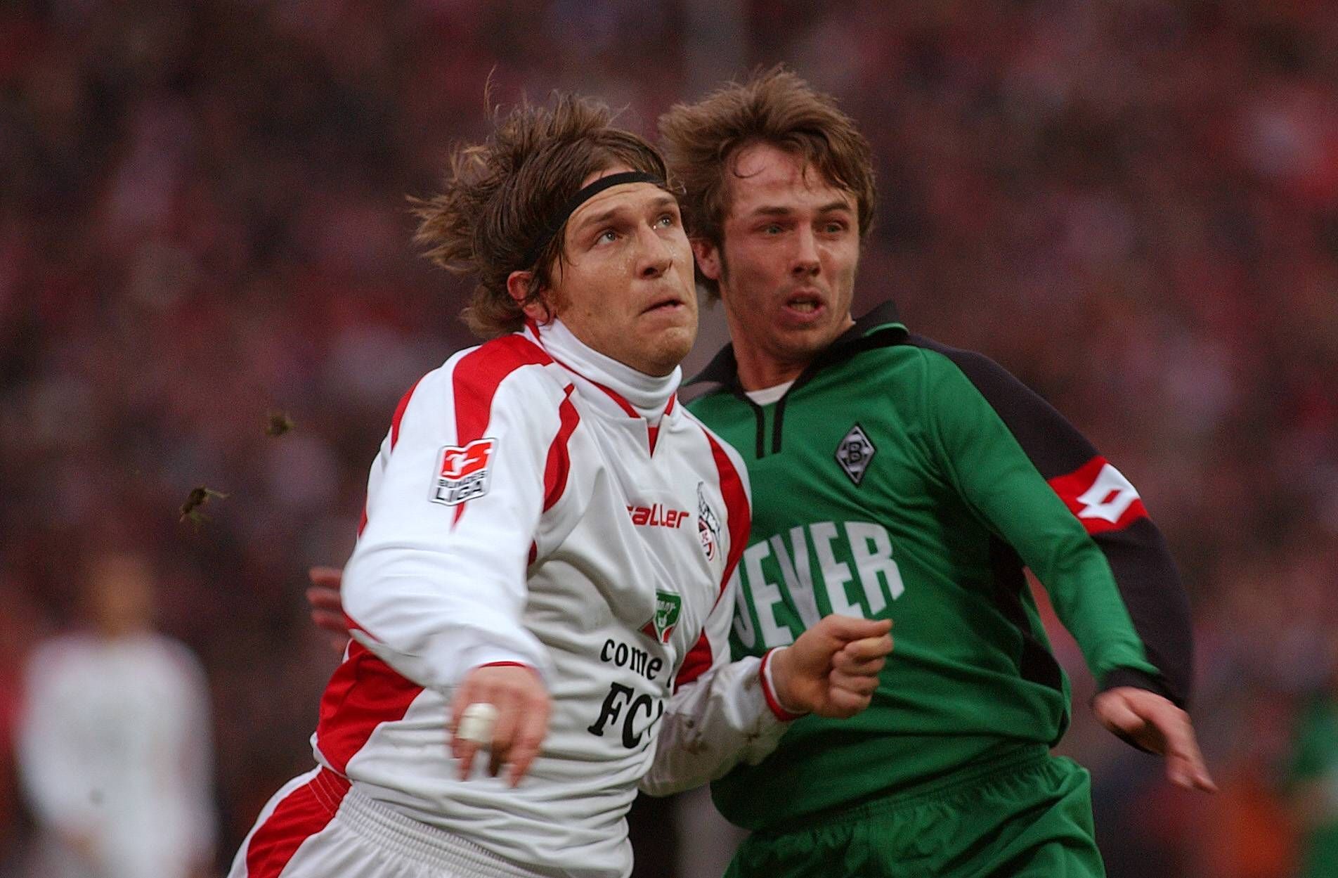 Andriy Voronin im Zweikampf mit einem Gladbach-Spieler.