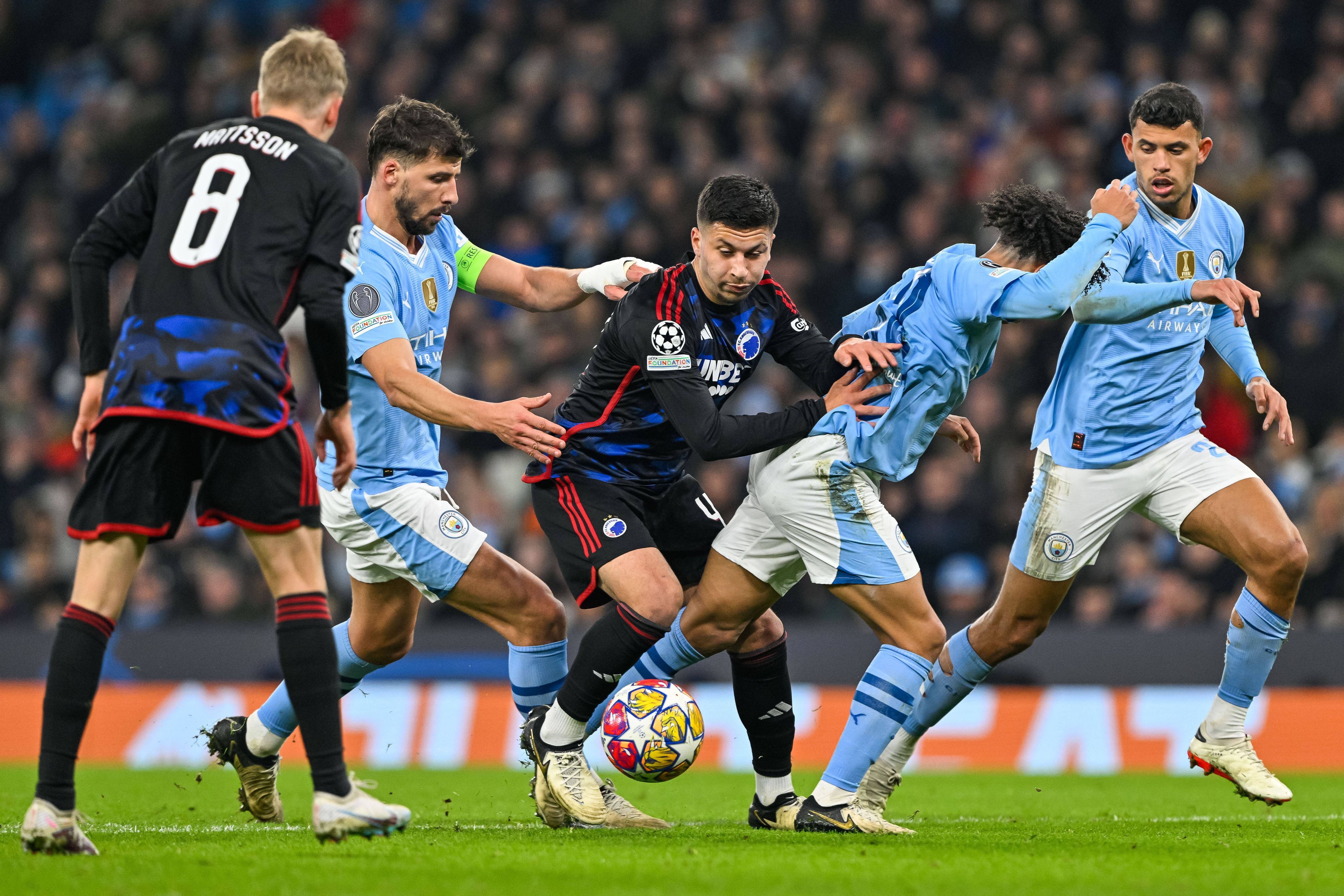 Roony Bardghji im Duell gegen Manchester City in der Champions League.