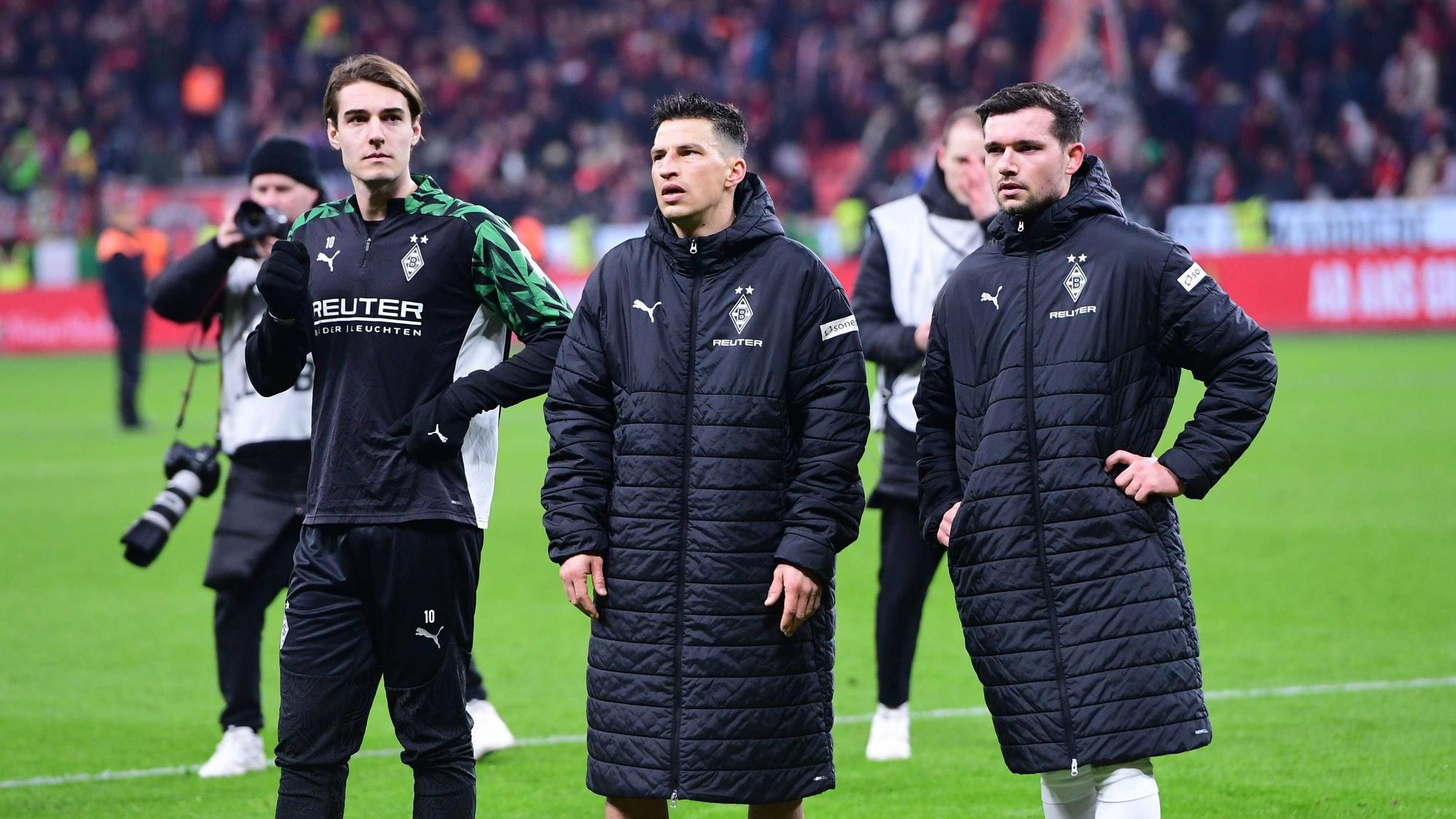 Spieler von Borussia Mönchengladbach wirken ratlos.