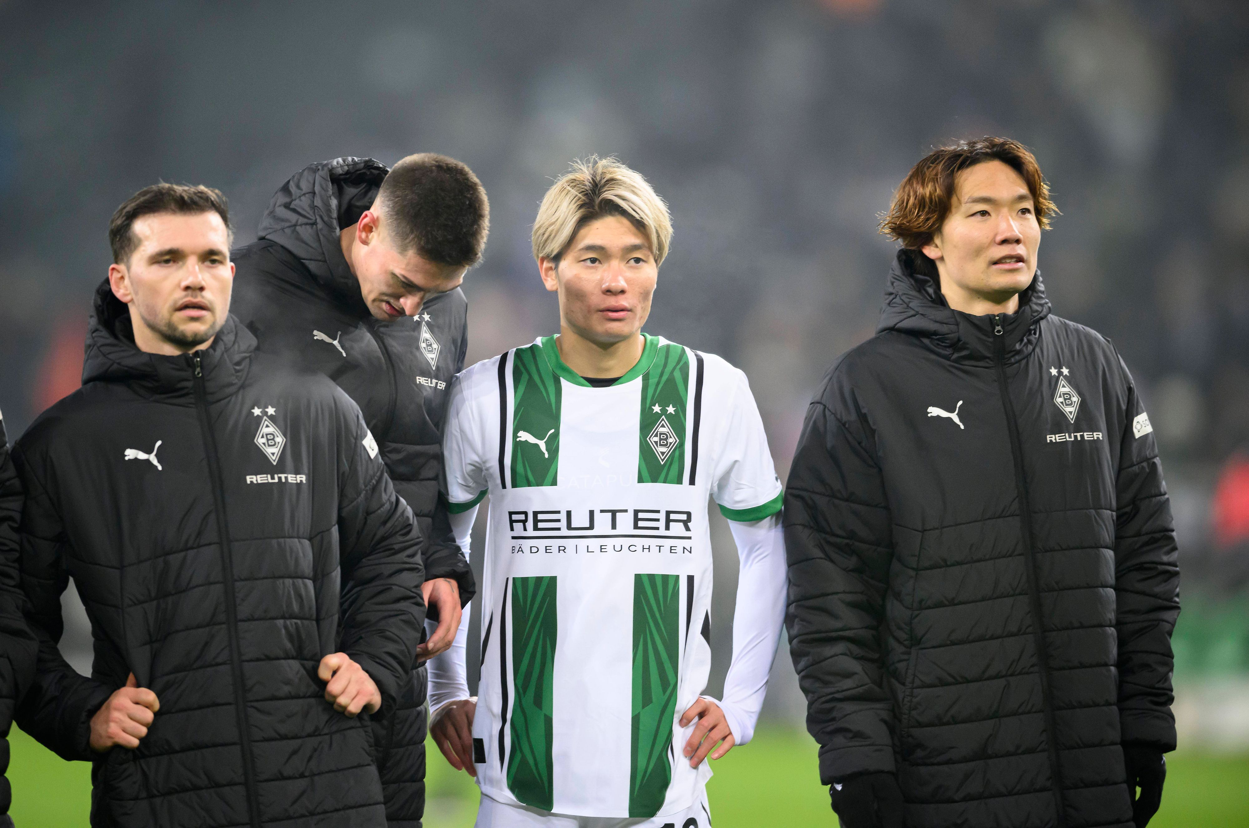 Shio Fukuda, Tomas Cvancara und andere Fohlen nach einem Spiel.
