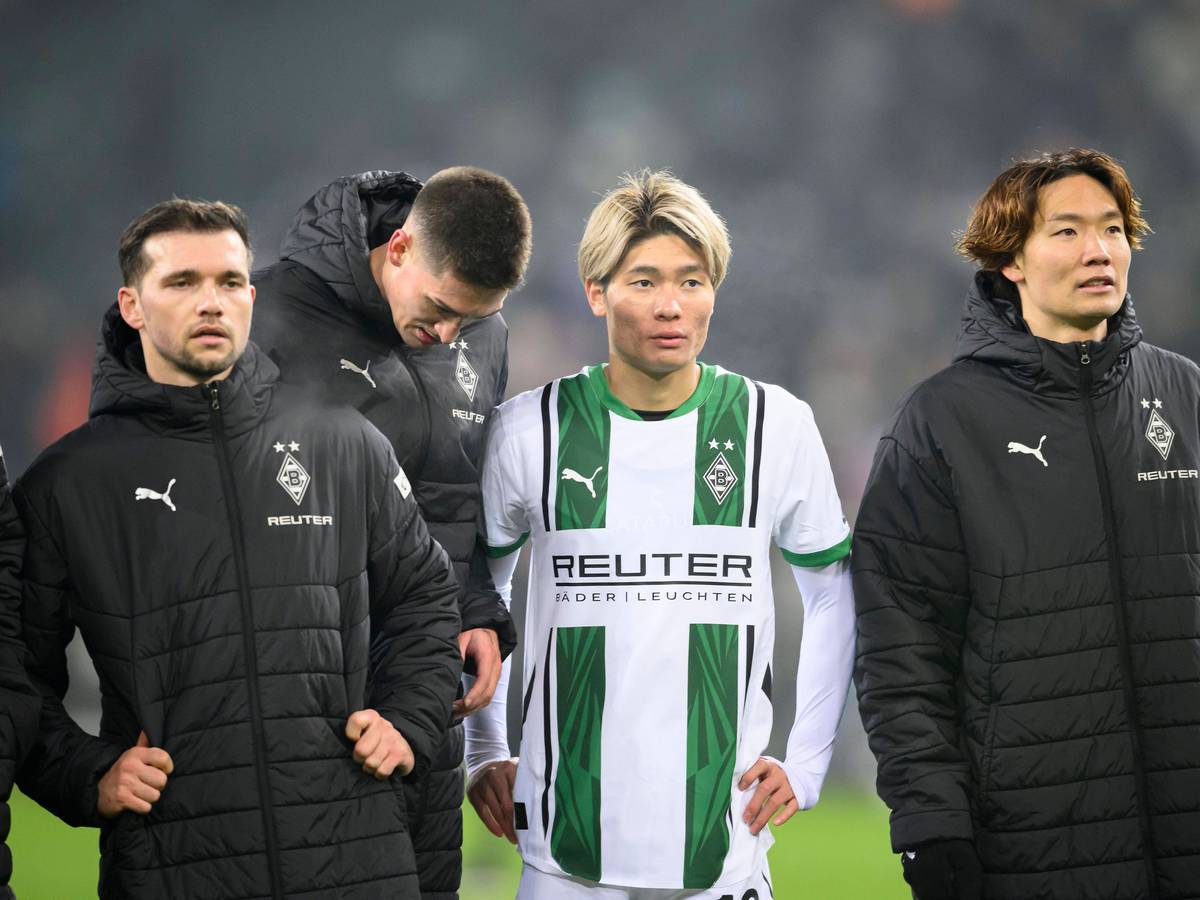 Shio Fukuda, Tomas Cvancara und andere Fohlen nach einem Spiel.