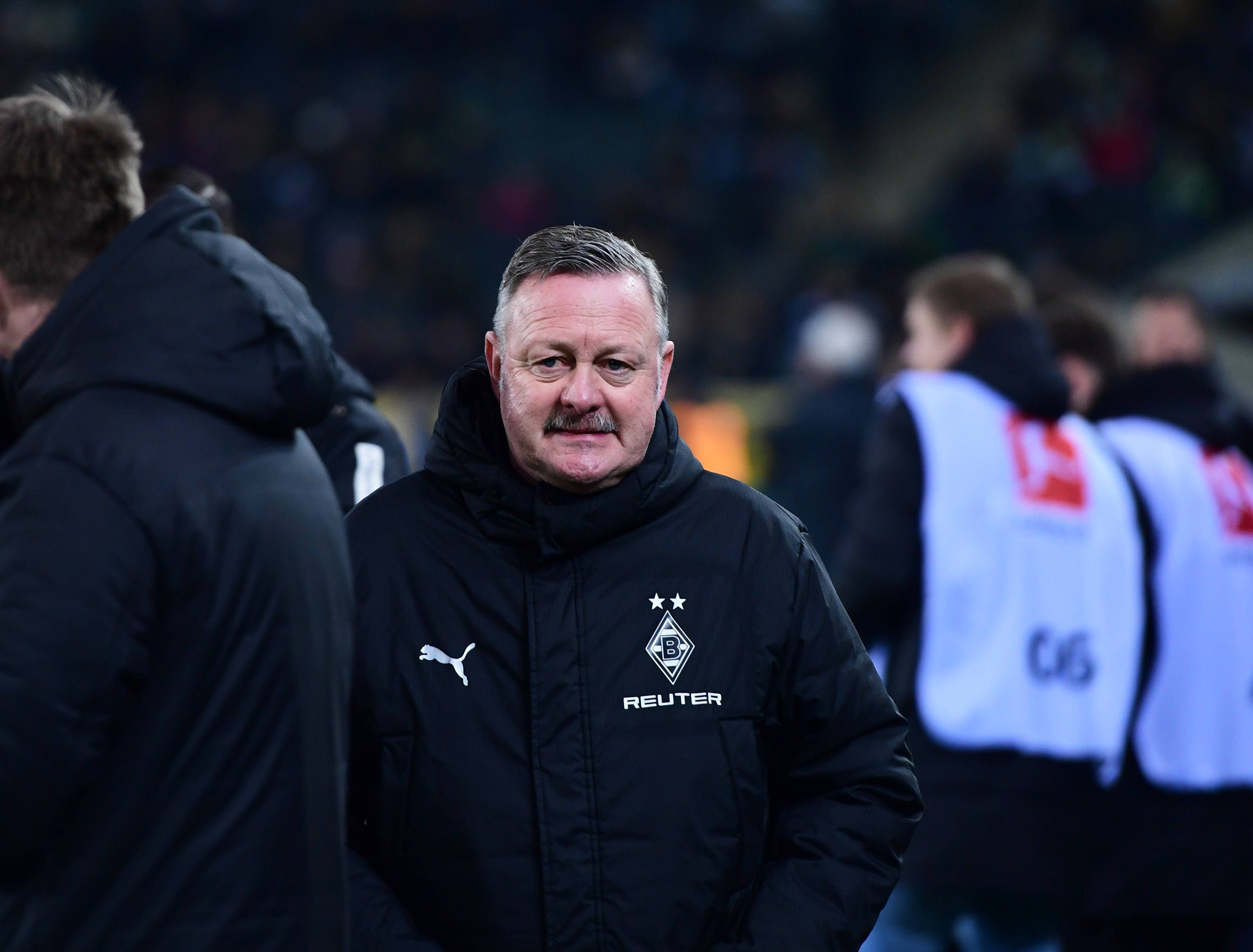 Roland Virkus vor dem Bundesliga-Spiel gegen Eintracht Frankfurt.