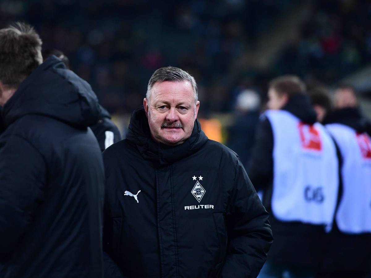 Roland Virkus vor dem Bundesliga-Spiel gegen Eintracht Frankfurt.
