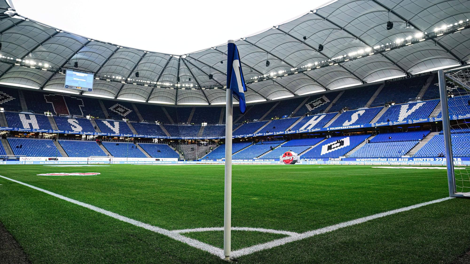 Die Eckfahne im leeren Volksparkstadion.