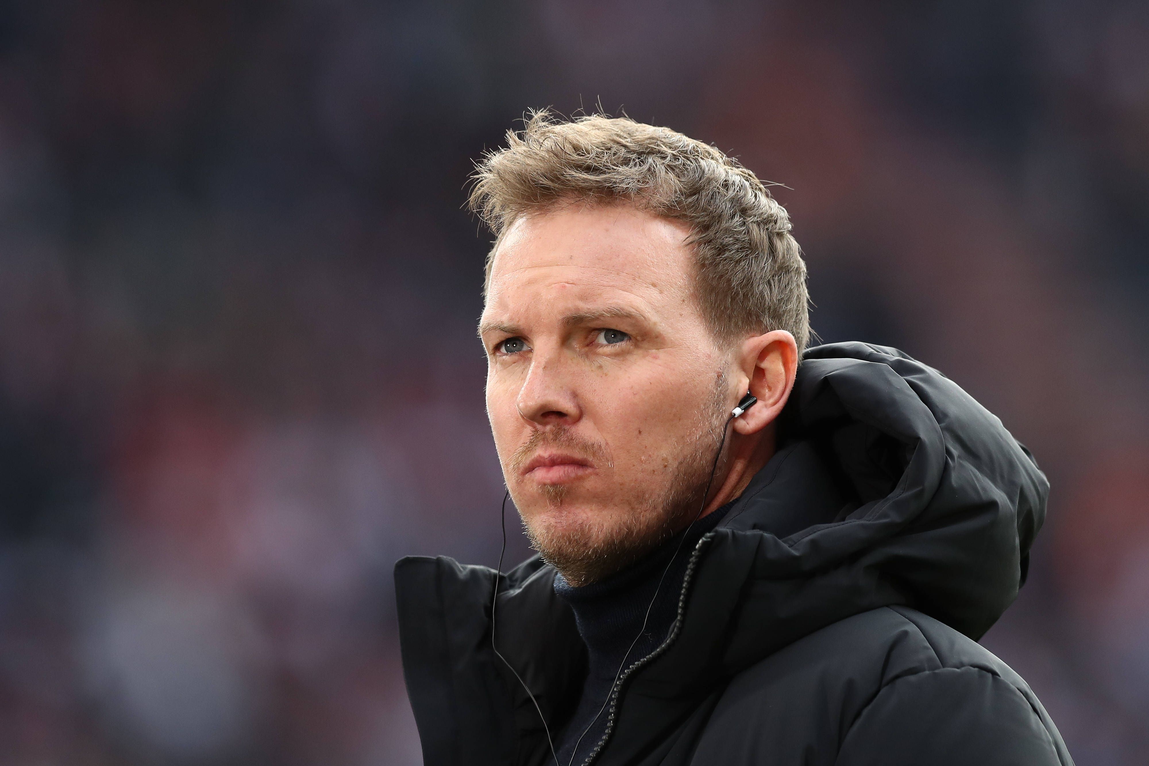 Julian Nagelsmann schaut in die Ferne.