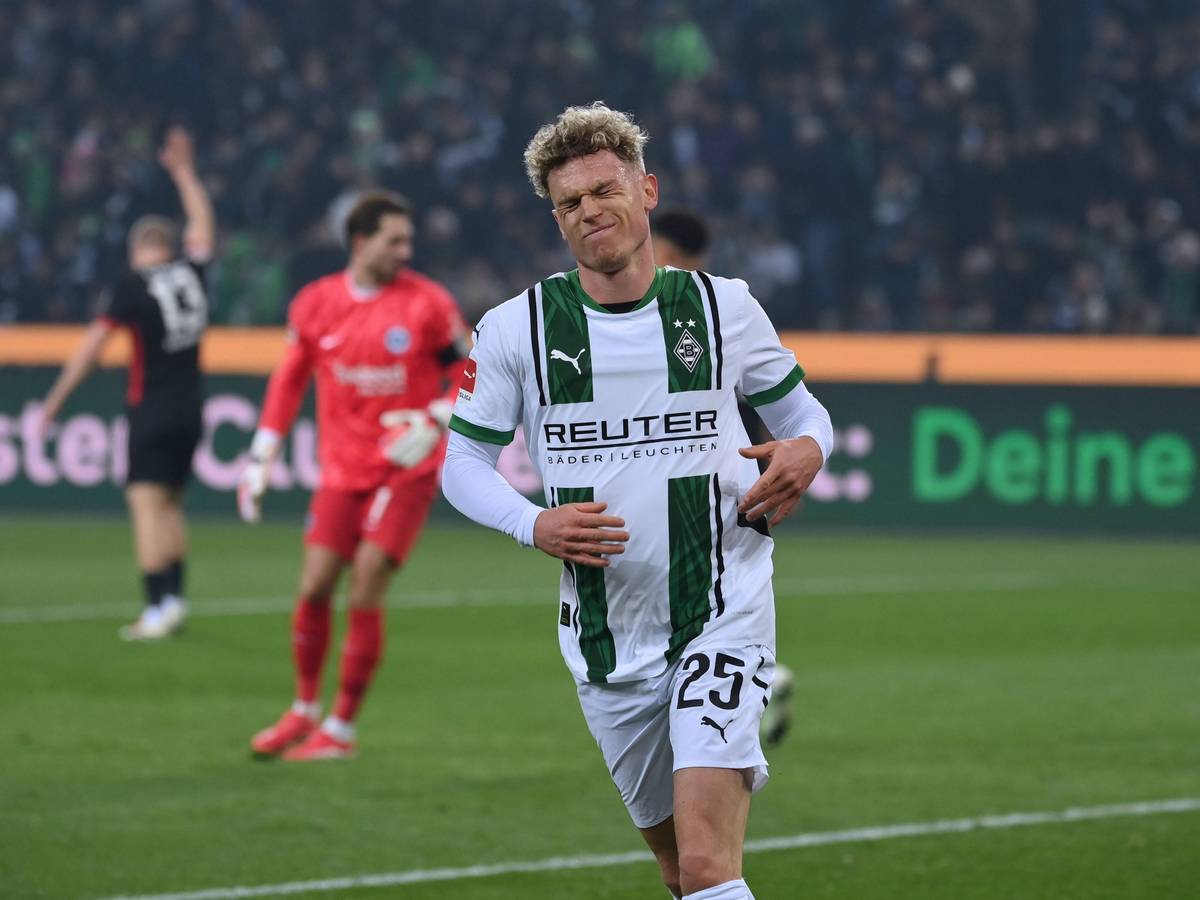 Robin Hack kneift die Augen frustriert zusammen.