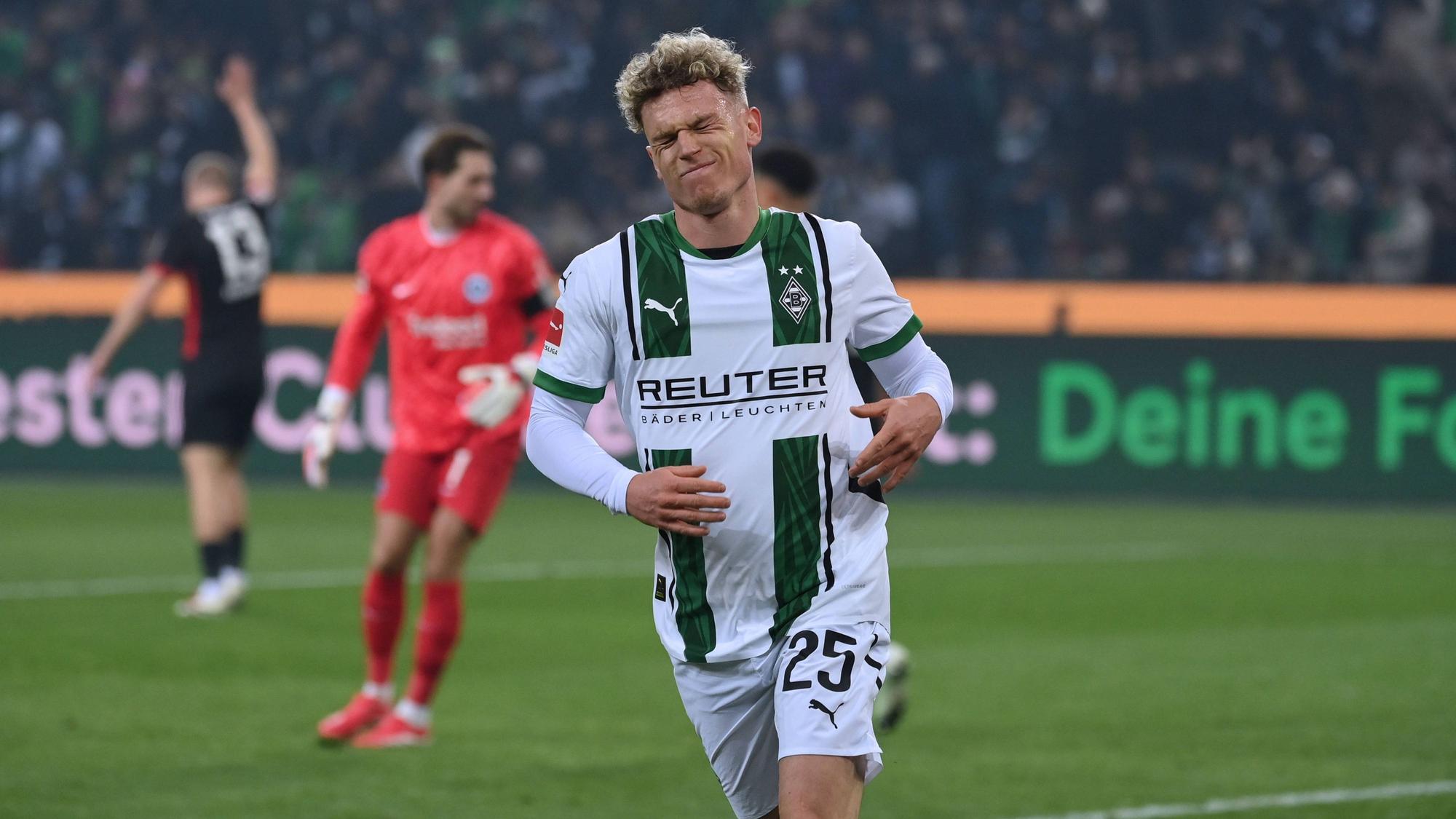 Robin Hack kneift die Augen frustriert zusammen.