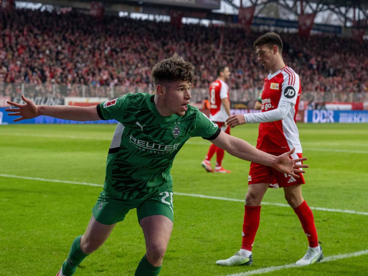 Lukas Ullrich bejubelt sein erstes Bundesliga-Tor.
