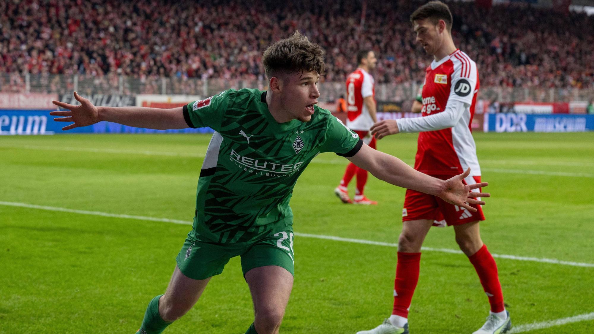 Lukas Ullrich bejubelt sein erstes Bundesliga-Tor.