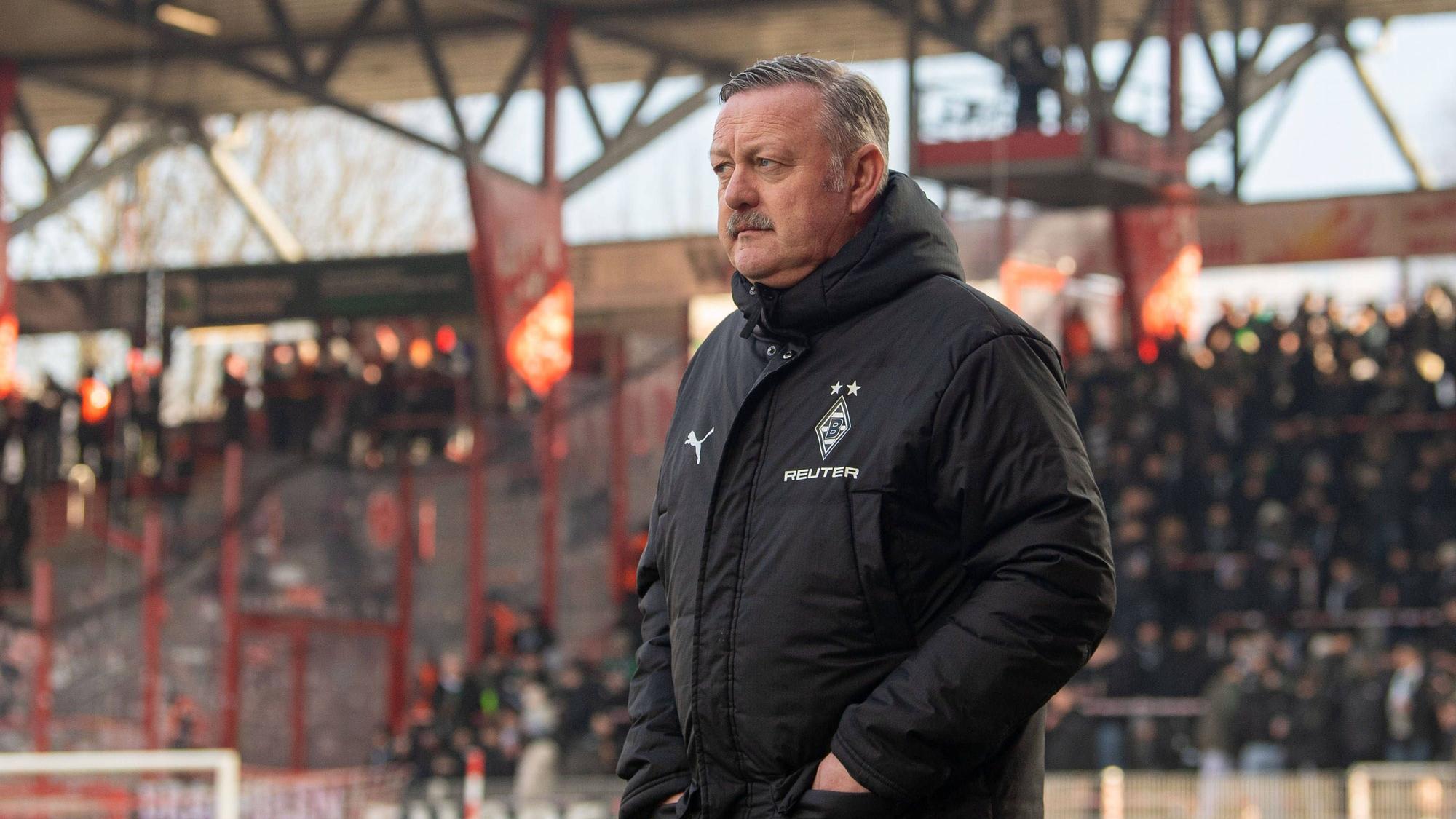 Roland Virkus schaut böse drein.
