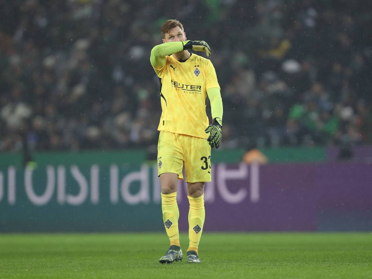 Moritz Nicolas guckt frustriert in den Himmel.
