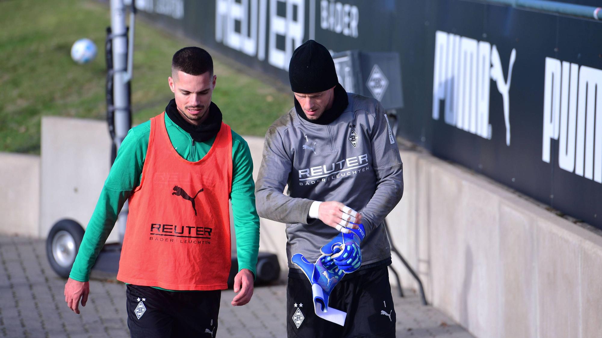Julian Weigl und Jonas Omlin im Fohlentraining.