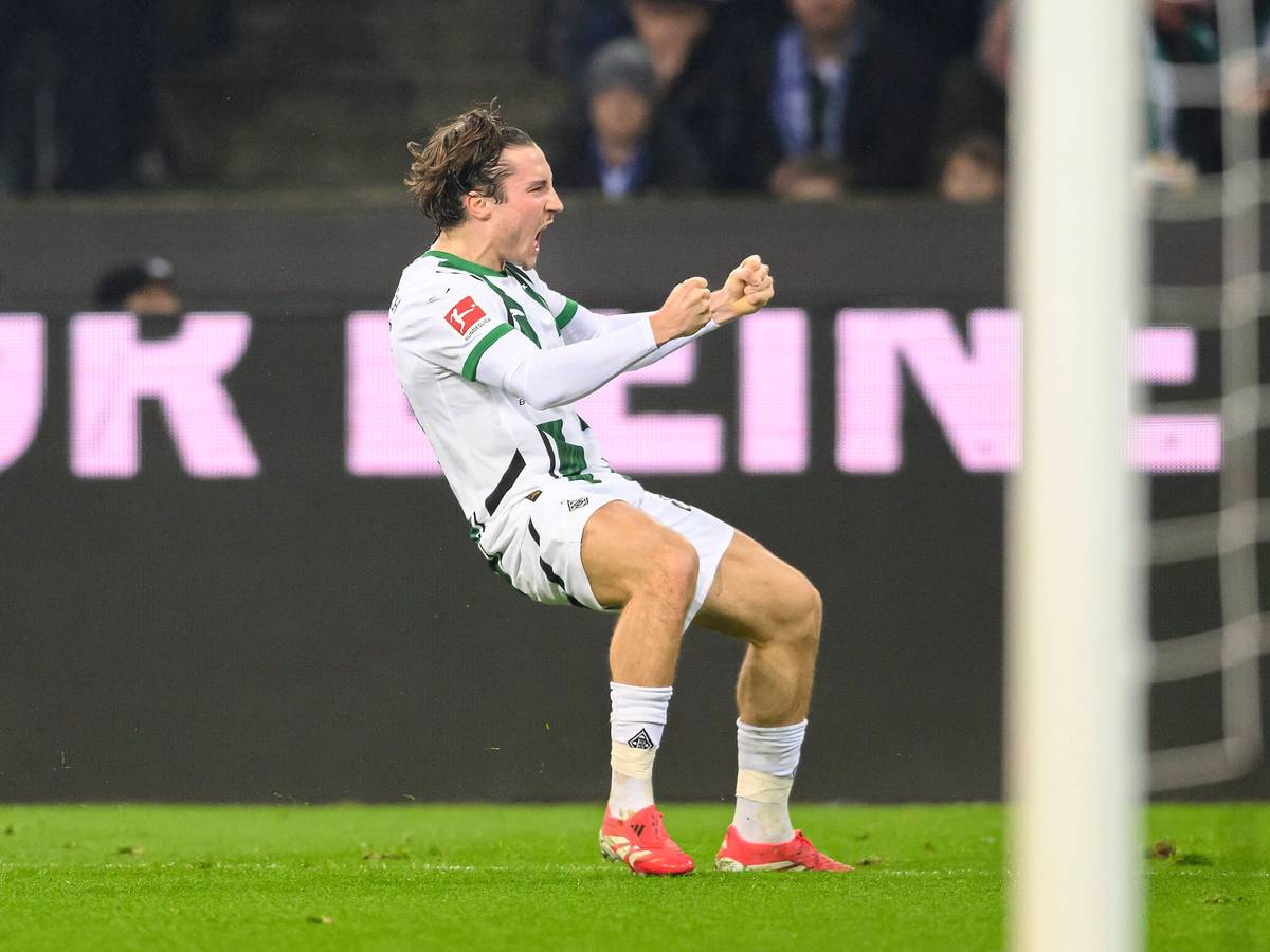 Rocco Reitz schreit und ballt die Fäuste zum Jubel.