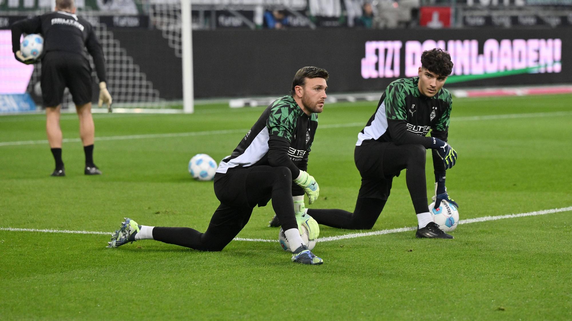 Tiago Pereira Cardoso und Tobias Sippel beim Warmmachen.
