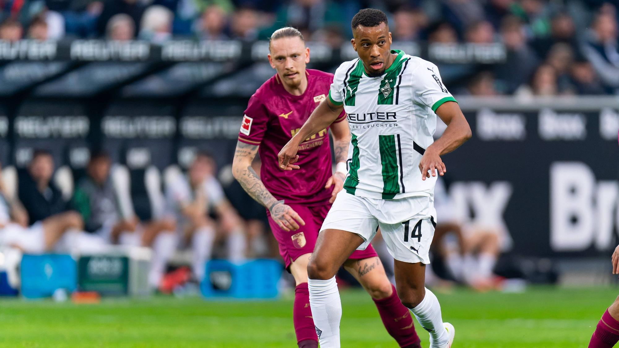 Alassane Plea am Ball.