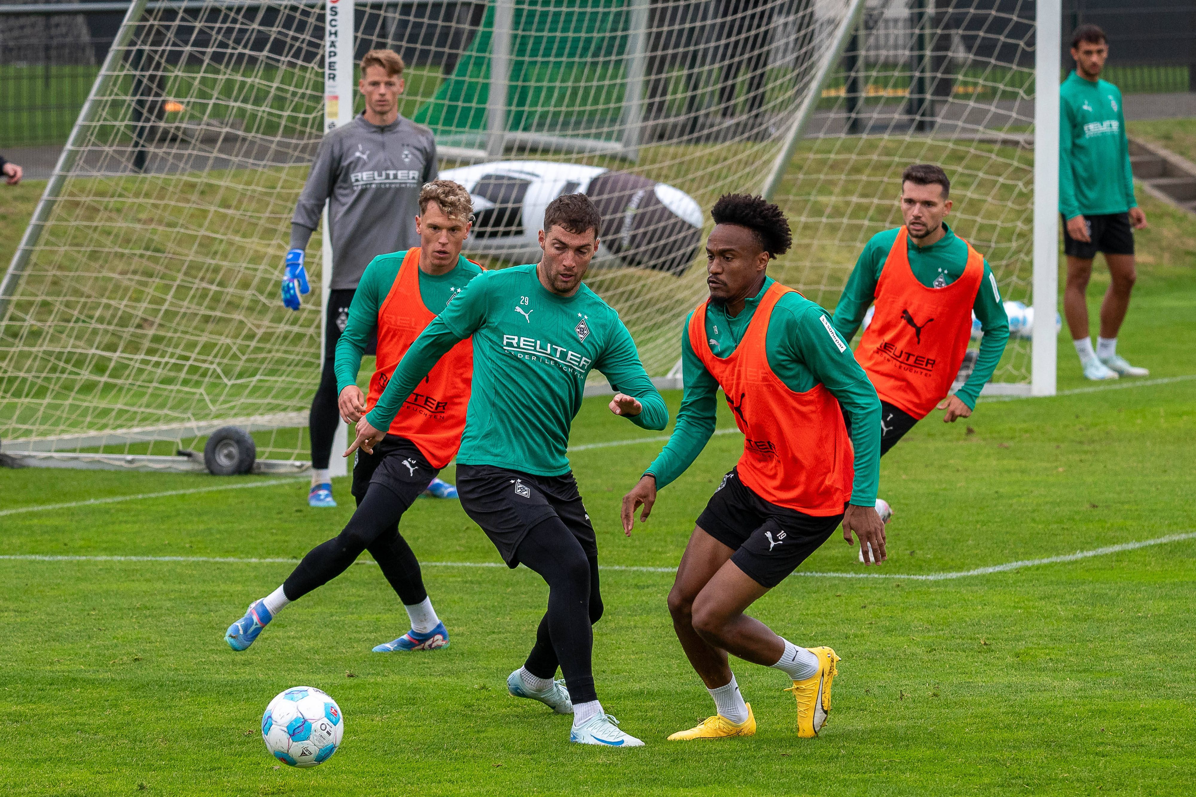 Vier Gladbach-Profis beim Training.