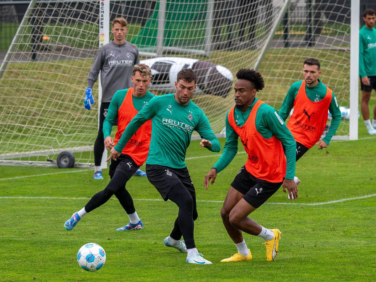 Vier Gladbach-Profis beim Training.