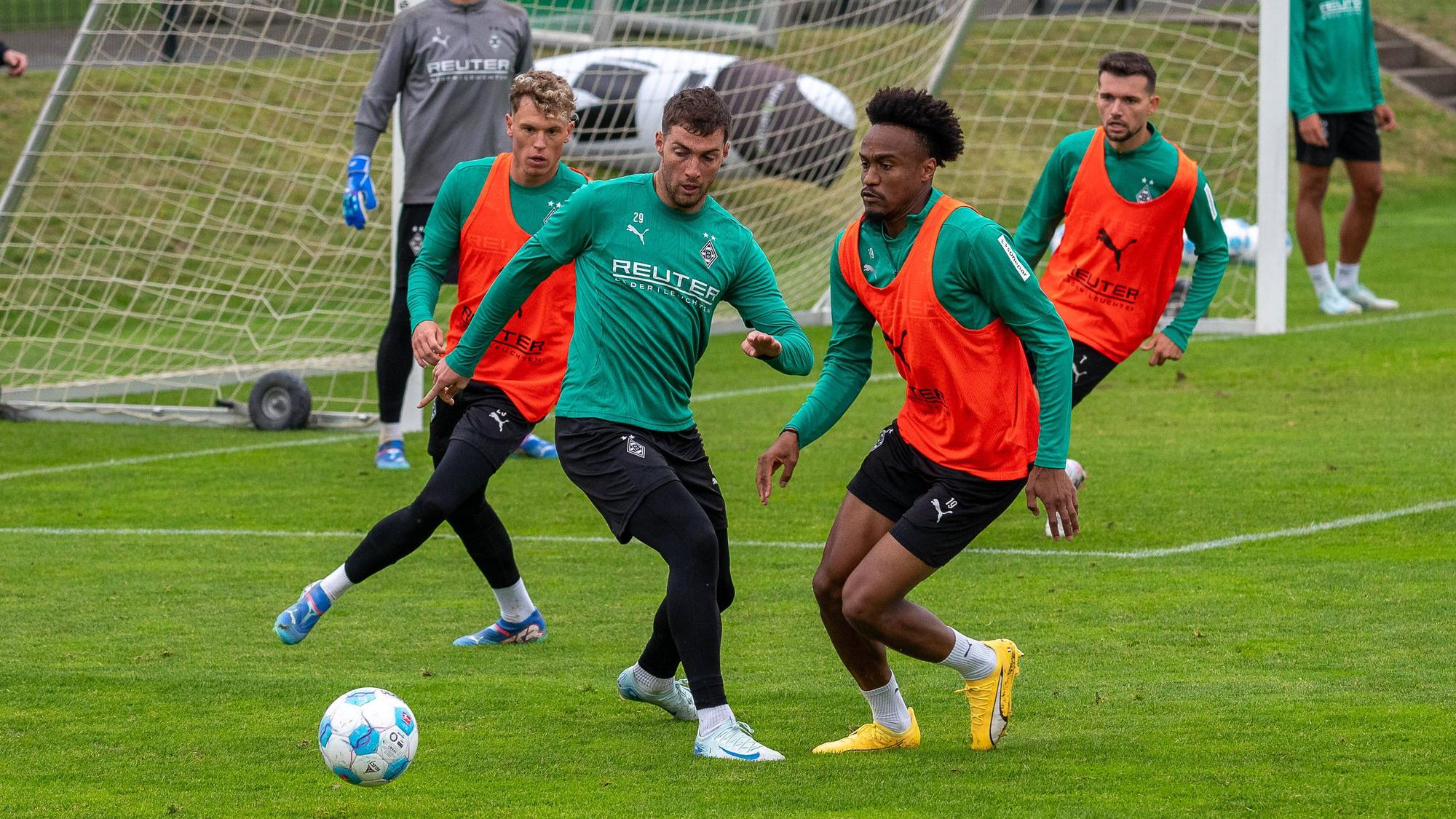 Vier Gladbach-Profis beim Training.