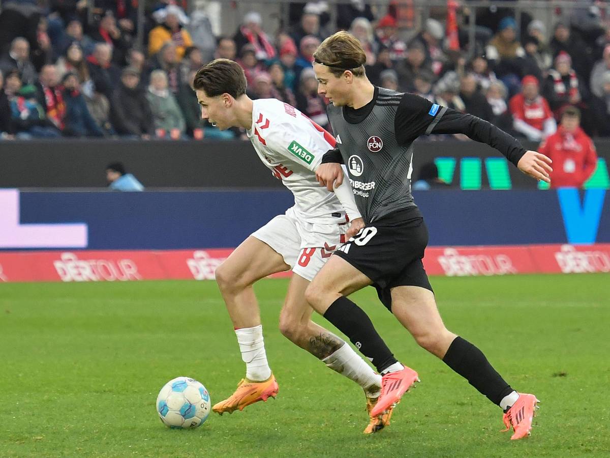 Denis Huseinbasic dribbelt Caspar Jander davon.