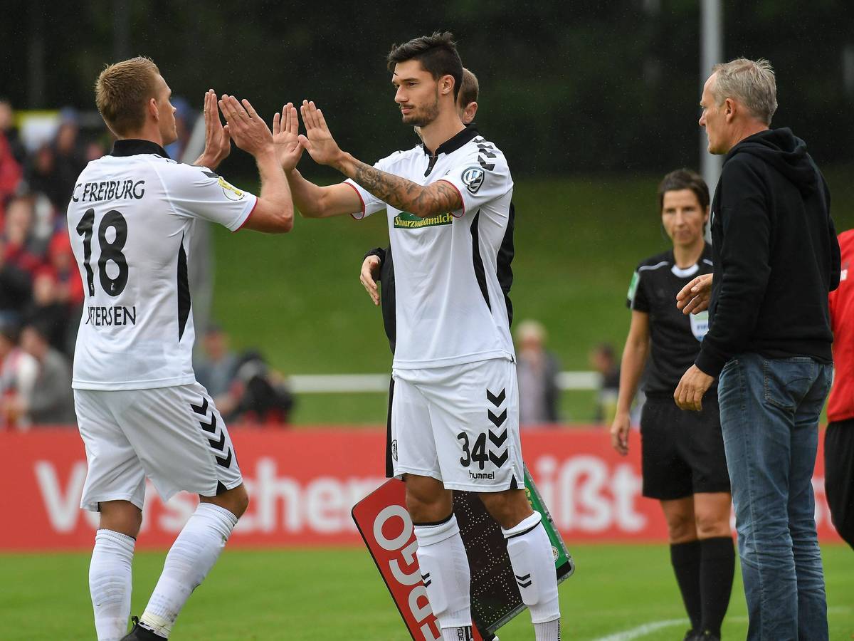Tim Kleindienst wird für Nils Petersen eingewechselt.
