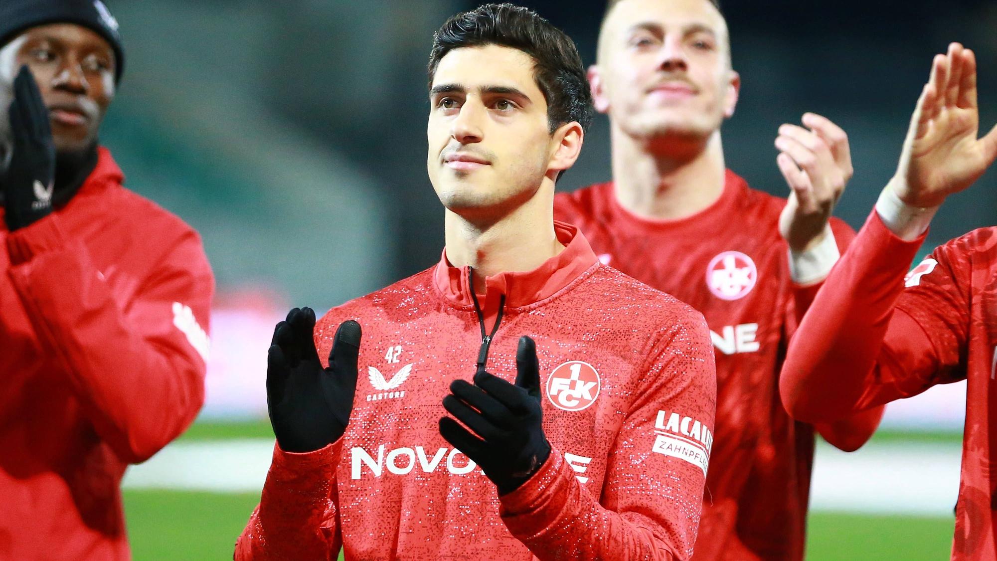 Grant-Leon Ranos klatscht in die Hände.