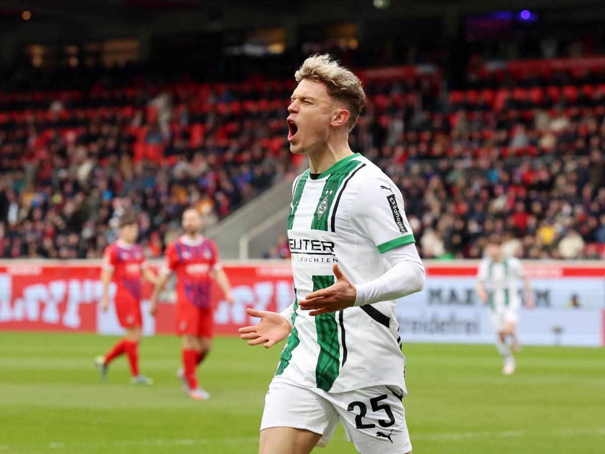 Robin Hack schreit befreit zum Jubel.