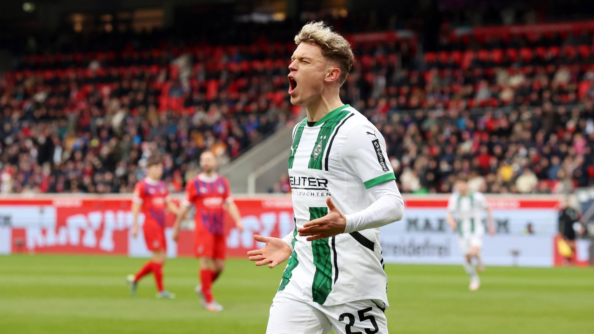 Robin Hack schreit befreit zum Jubel.