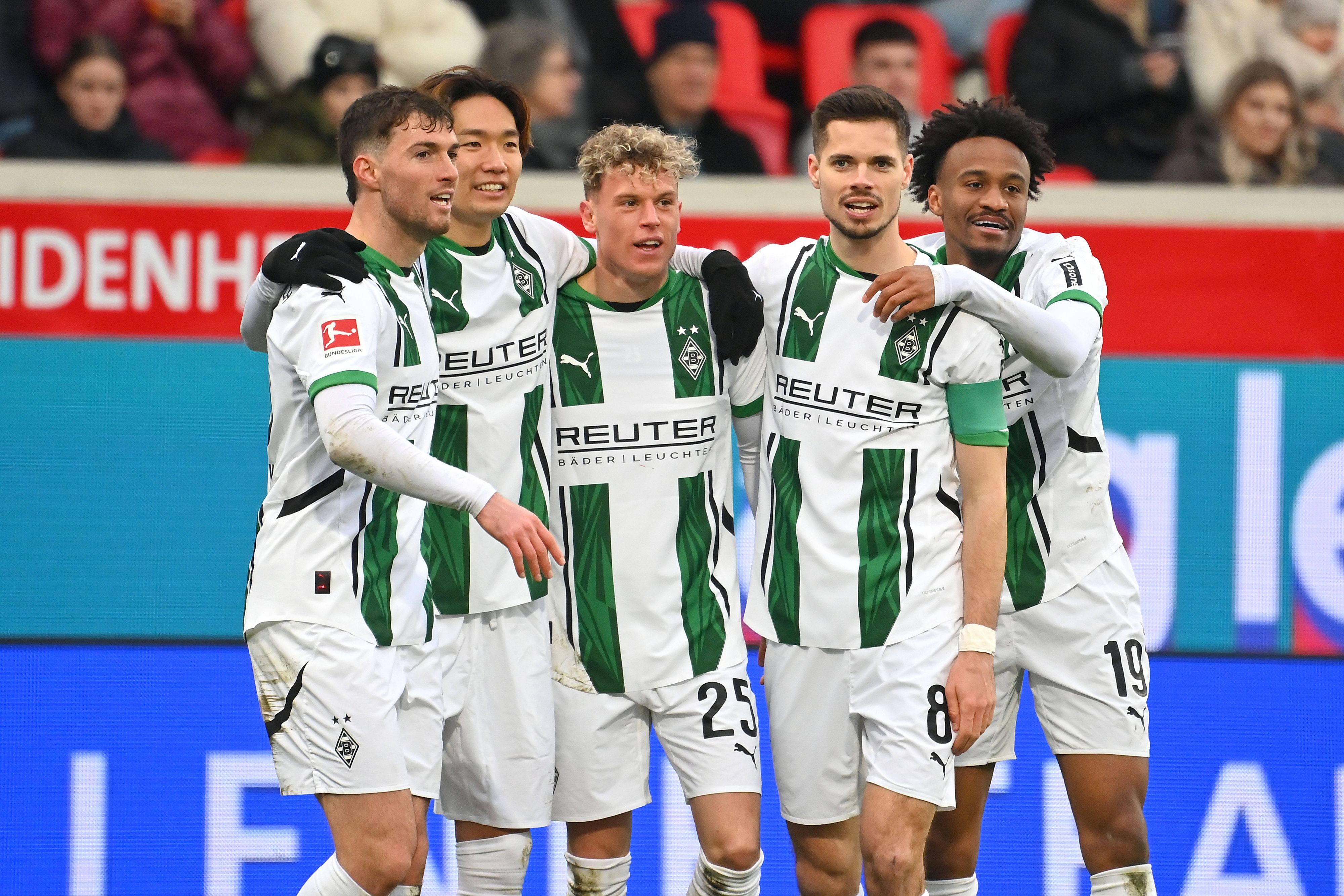 Spieler von Borussia Mönchengladbach jubeln.