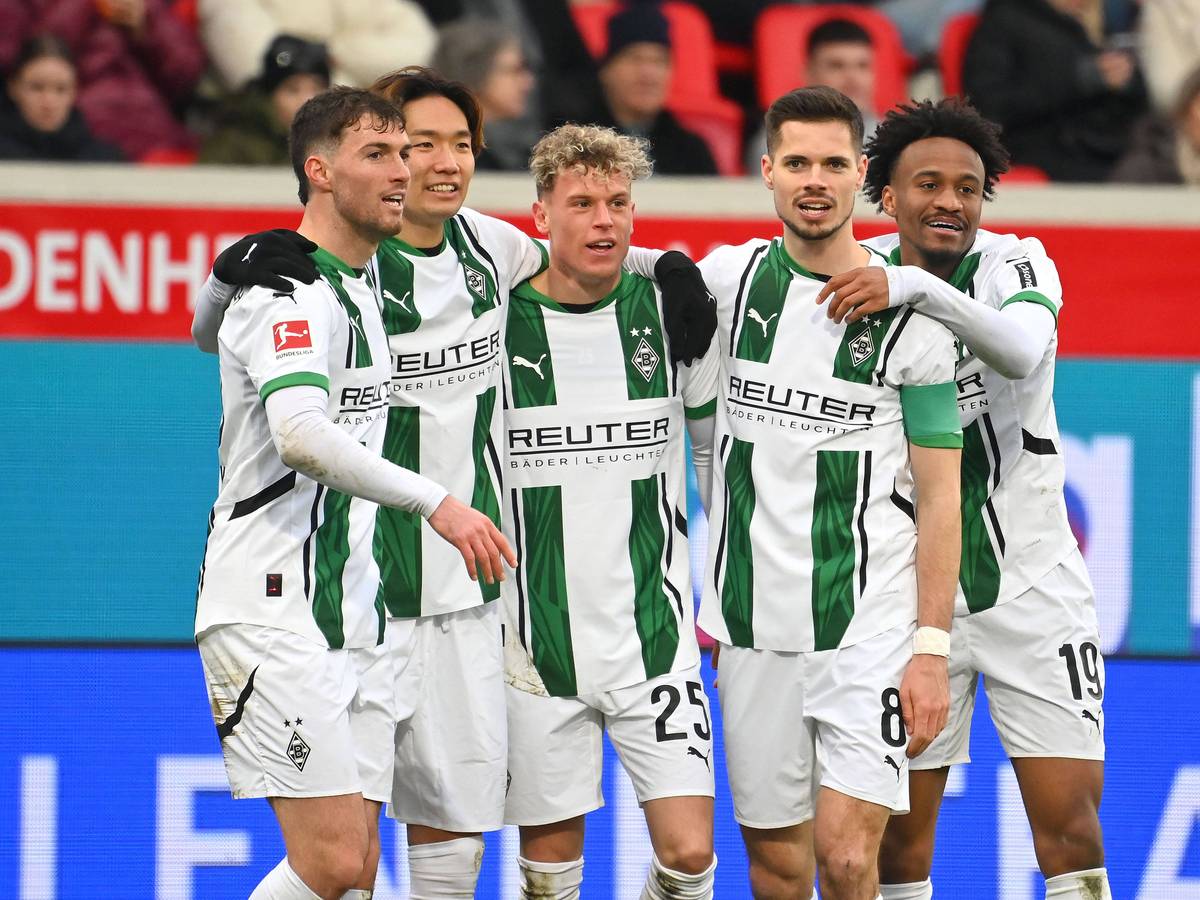 Spieler von Borussia Mönchengladbach jubeln.