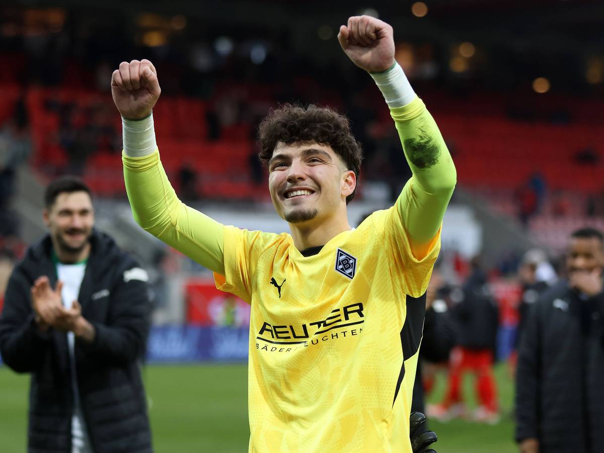 Tiago Pereira Cardoso lässt sich von den Fans feiern.