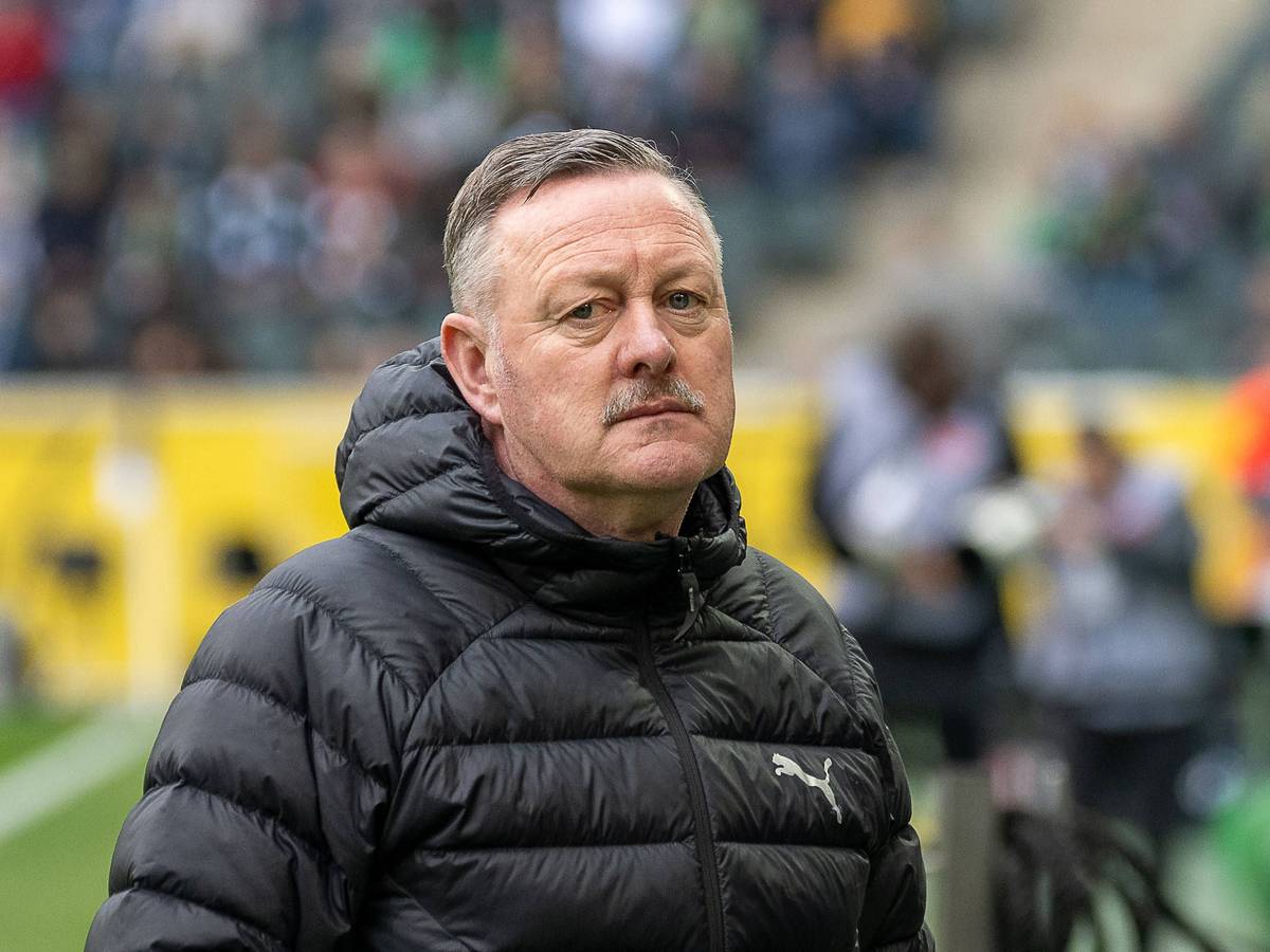 Roland Virkus mit ernstem Blick.