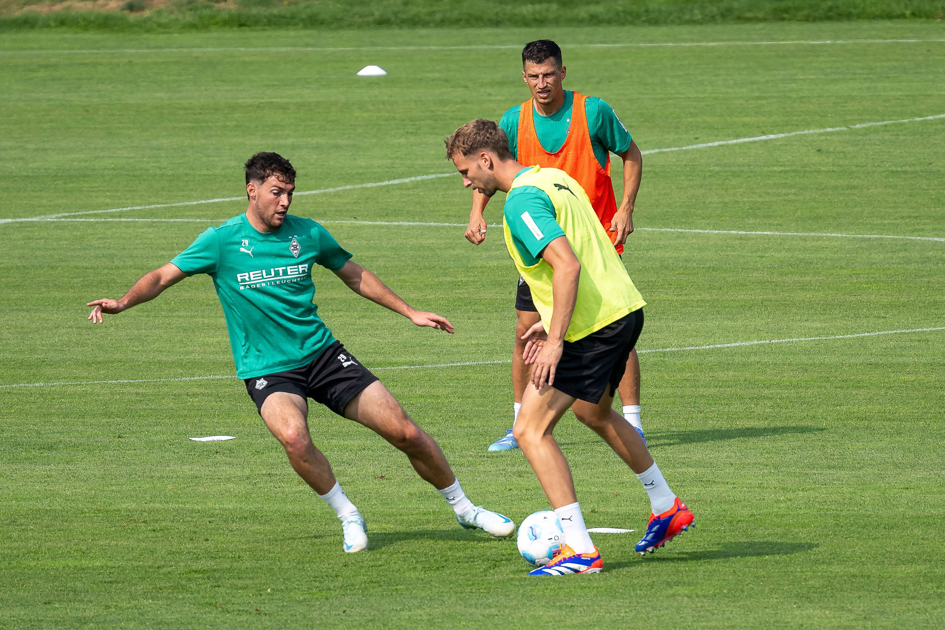 Drei Fohlen-Verteidiger im Gladbach-Training.