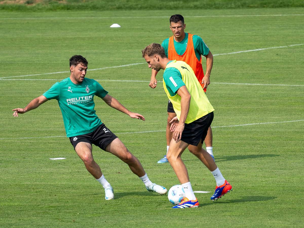 Drei Fohlen-Verteidiger im Gladbach-Training.