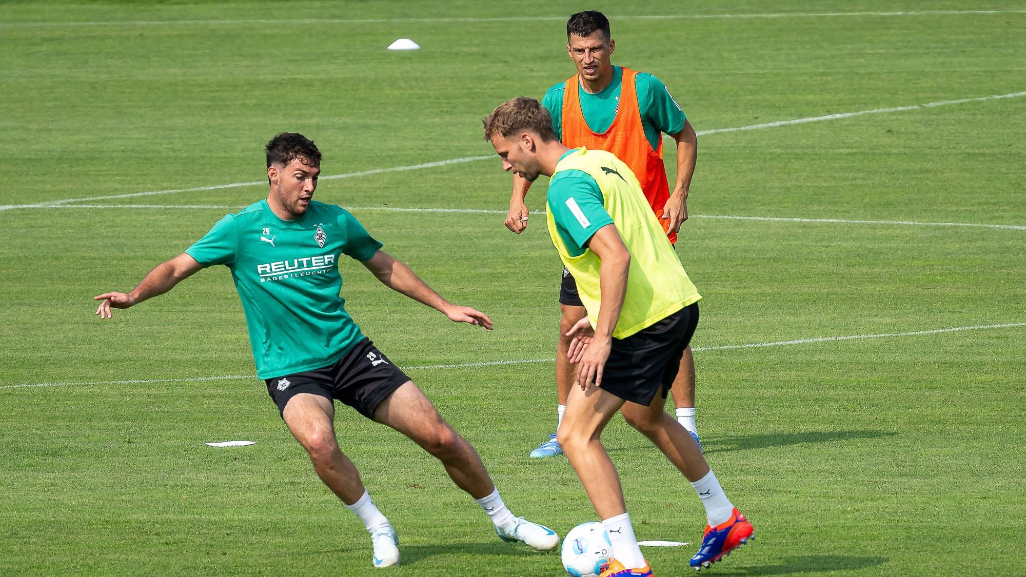 Drei Fohlen-Verteidiger im Gladbach-Training.