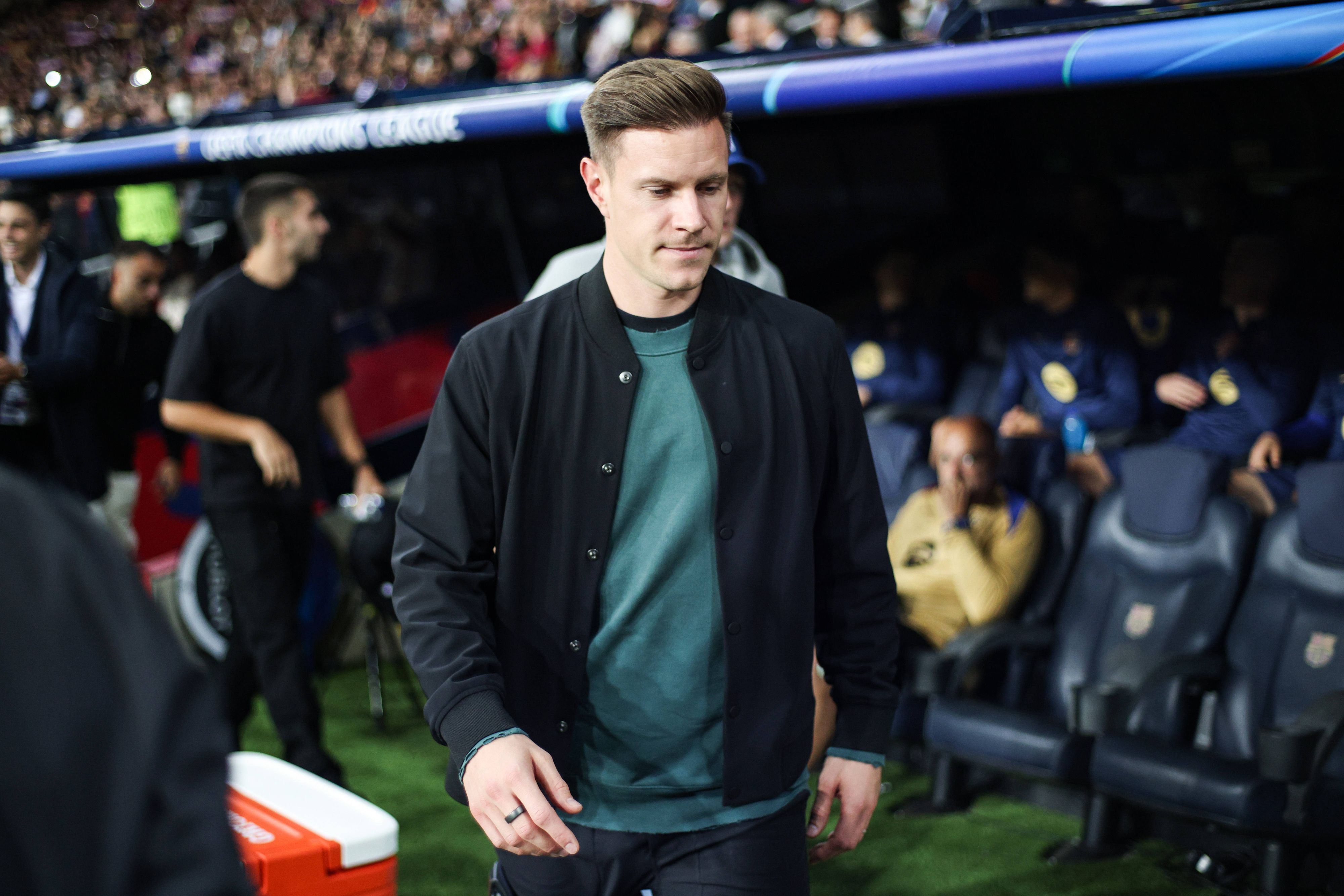 Marc-André ter Stegen an der Seitenlinie.