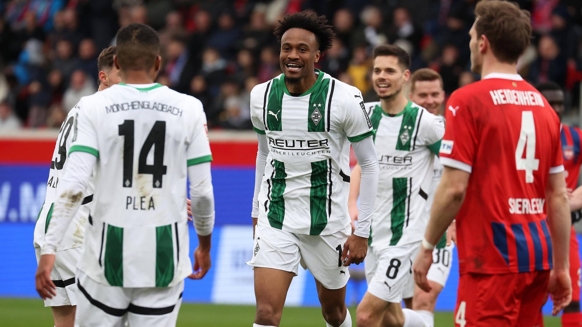 Nathan Ngoumou freut sich über einen Treffer.