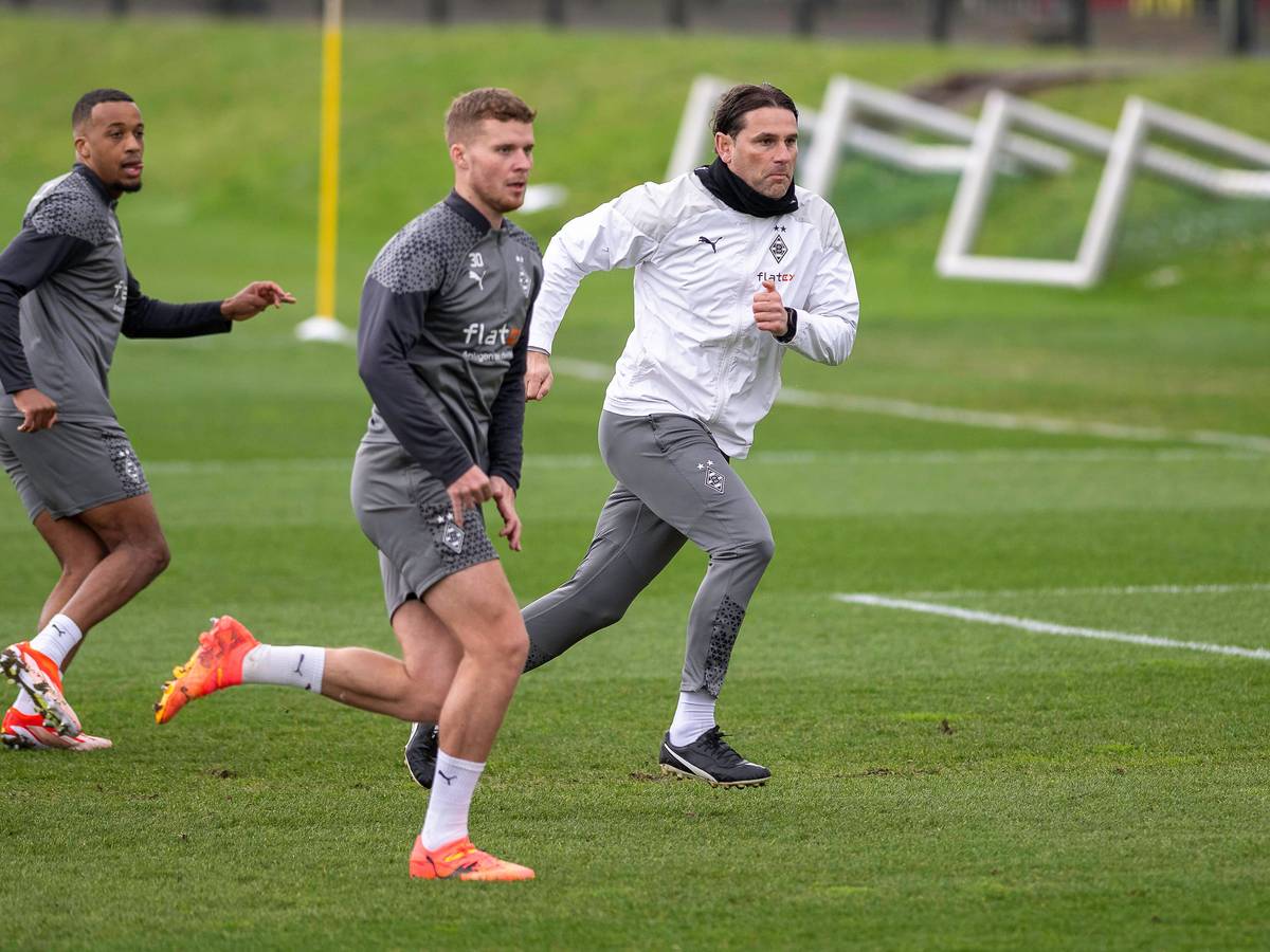 Gerardo Seoane und seine Spieler sprinten im Training.