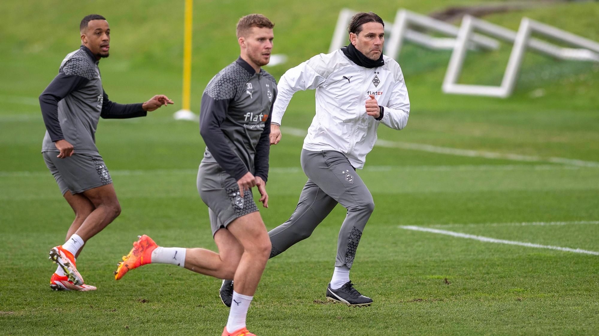 Gerardo Seoane und seine Spieler sprinten im Training.