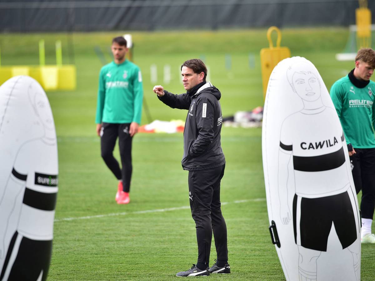 Gerardo Seoane dirigiert auf dem Trainingsplatz.