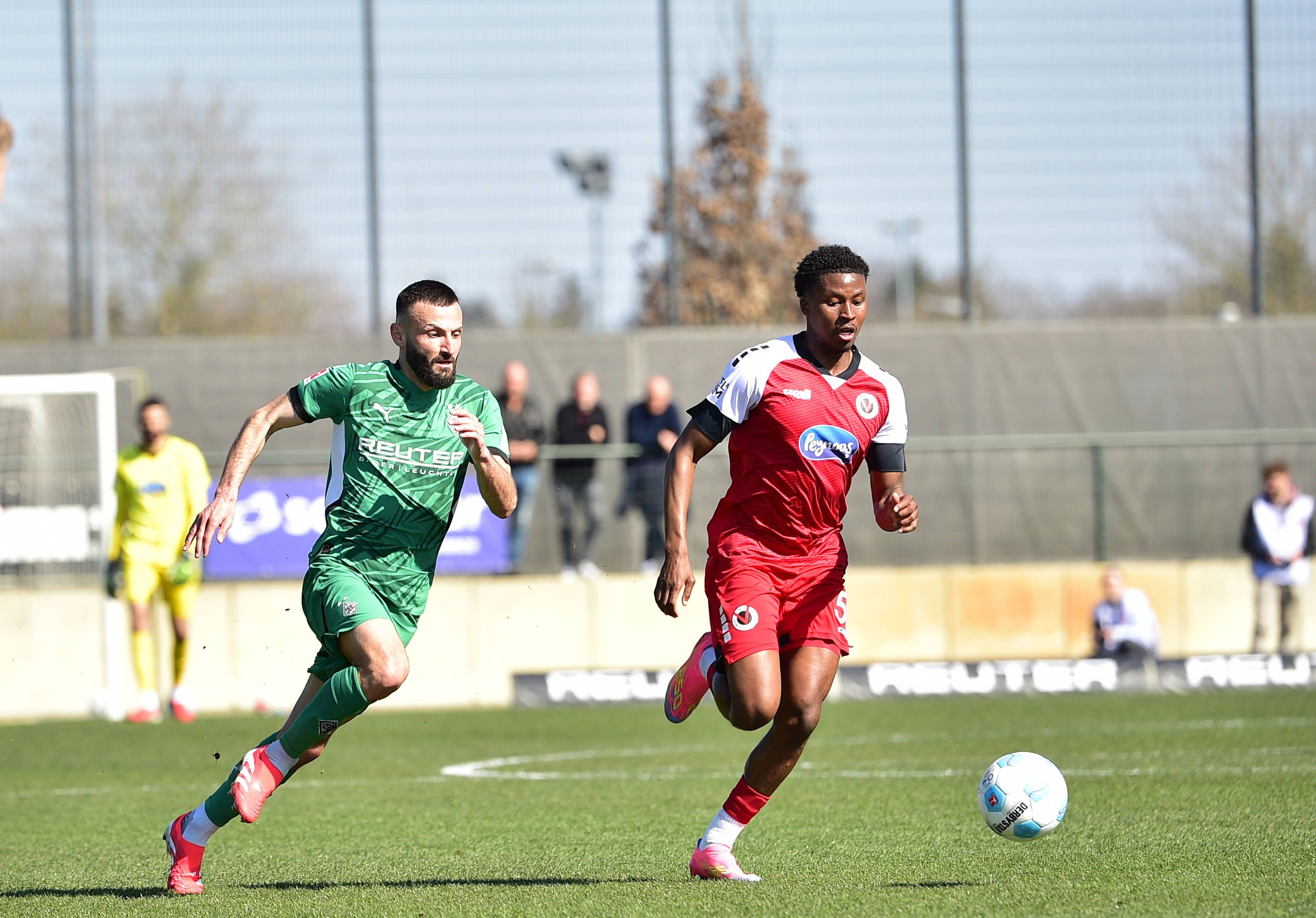 .Franck Honorat jagt dem Ball hinterher