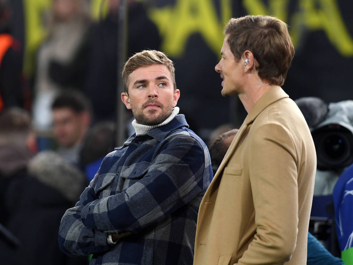 Christoph Kramer neben Alex Schlüter am Spielfeldrand.