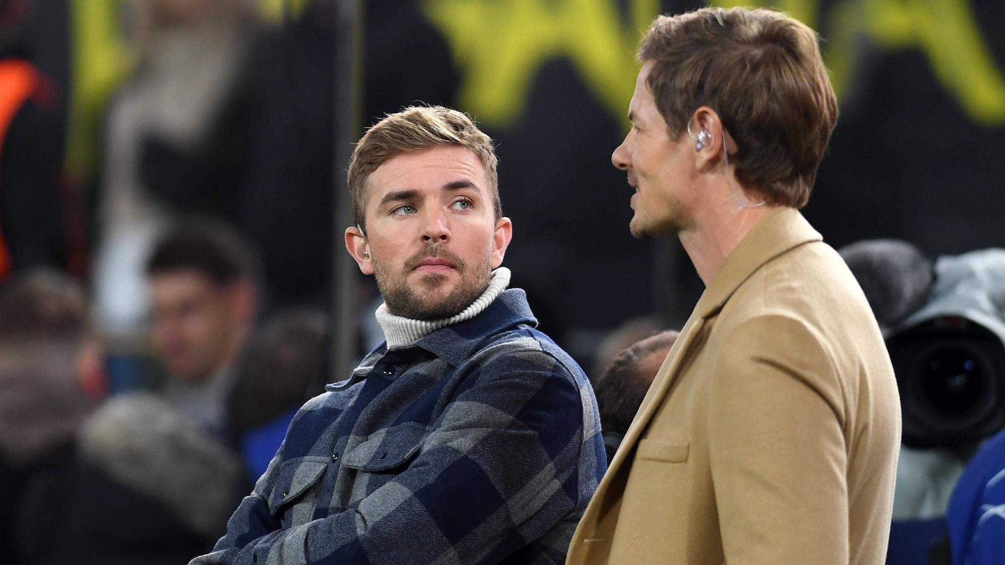 Christoph Kramer neben Alex Schlüter am Spielfeldrand.