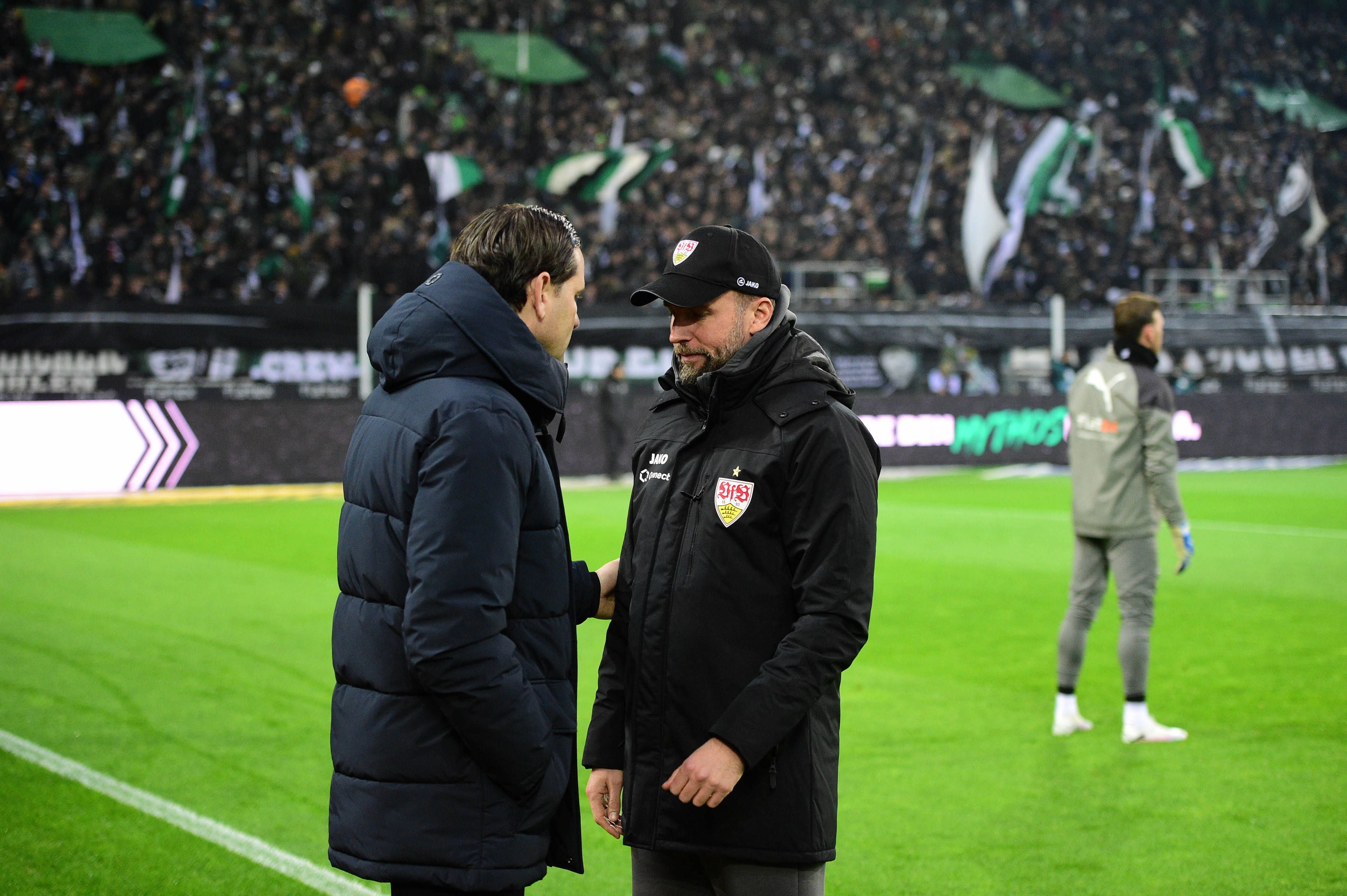 Gerardo Seoane und Sebastian Hoeneß begrüßen sich.