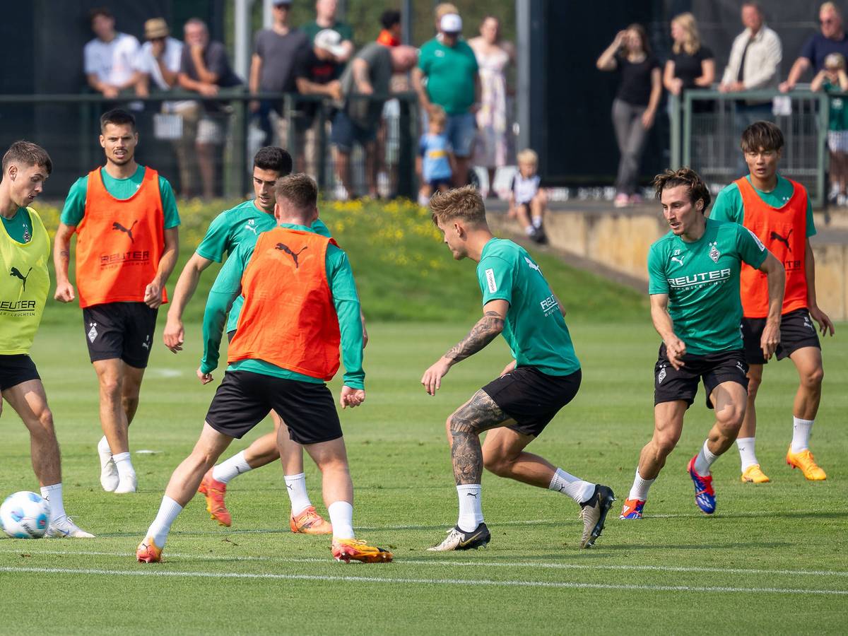Spieler von Borussia Mönchengladbach beim Training.